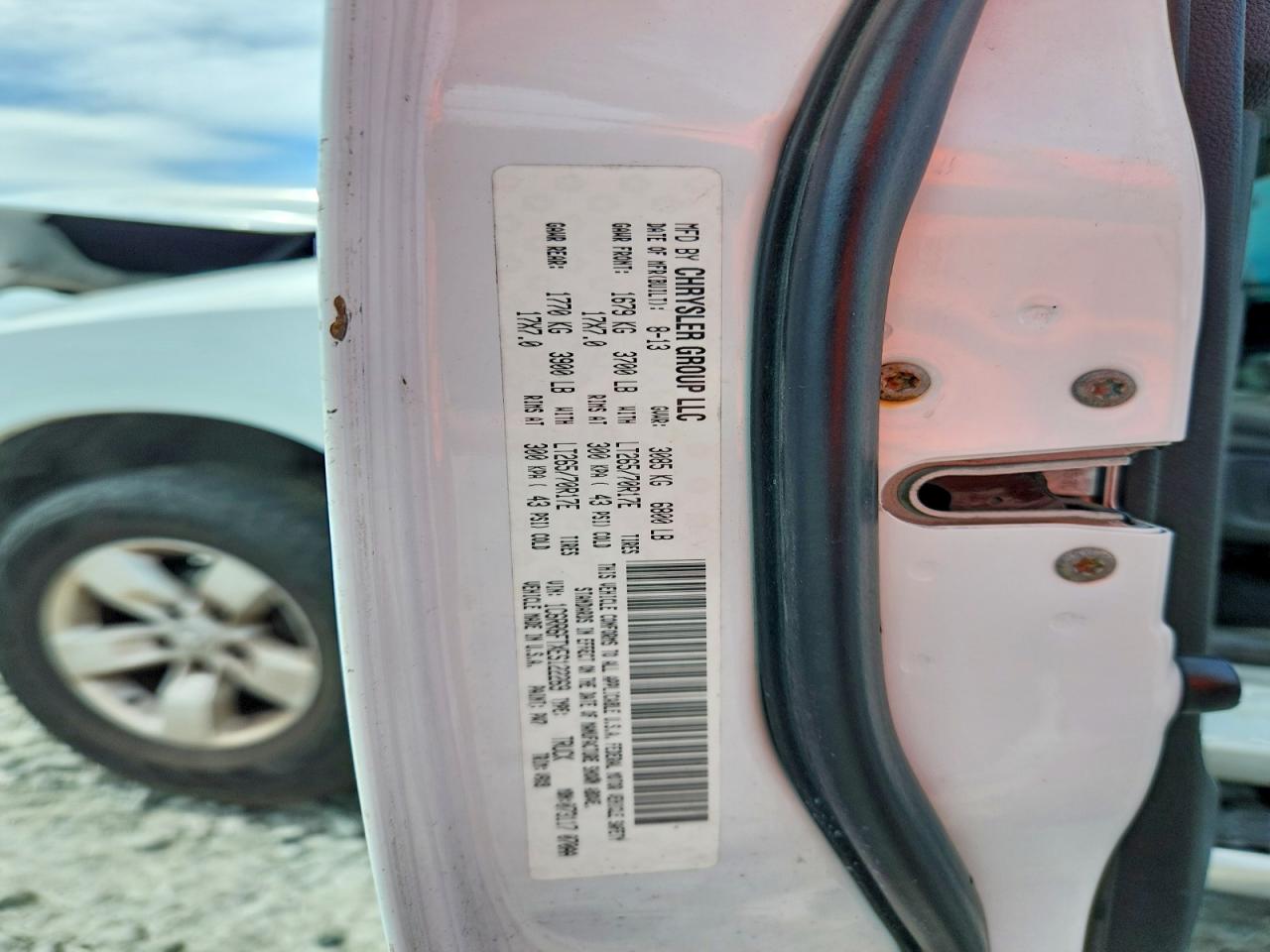 2014 Ram 1500 St White vin: 1C6RR6FTXES122269