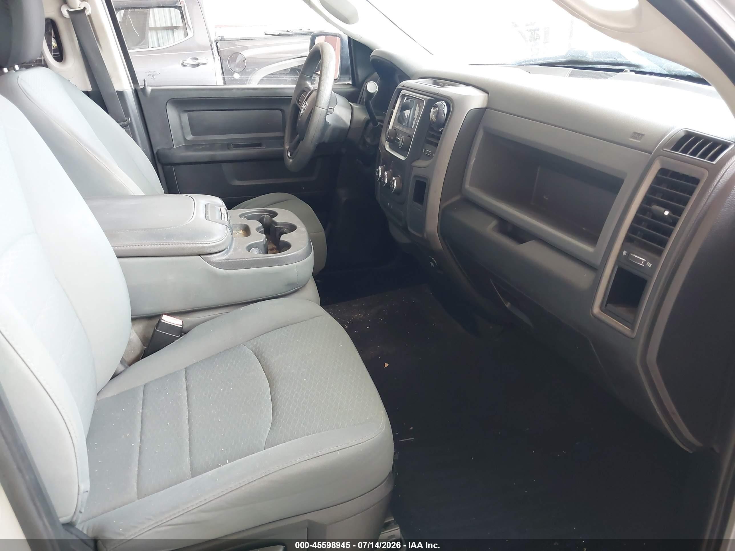 2014 Ram 1500 Express Серебряный vin: 1C6RR6FTXES364608