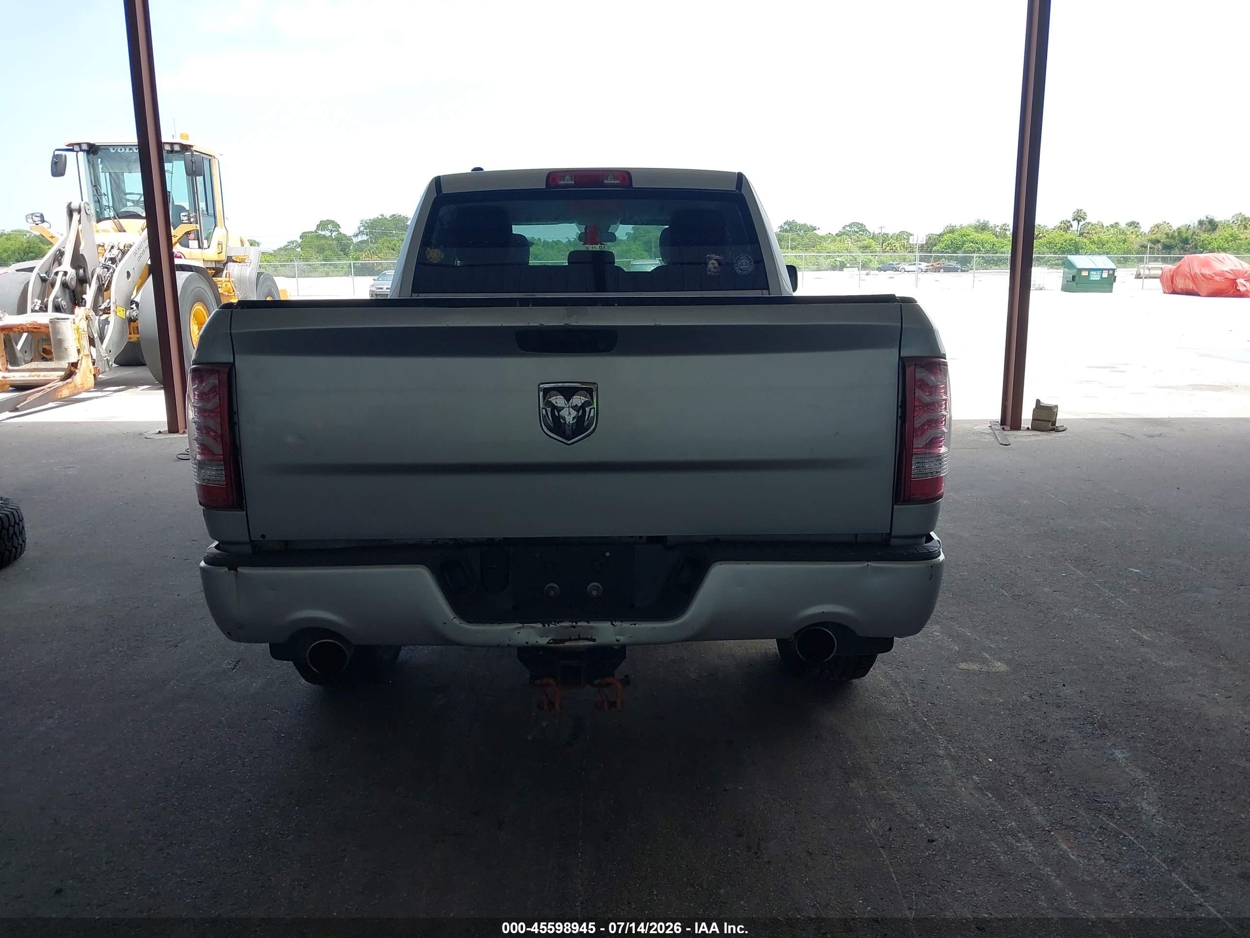2014 Ram 1500 Express Серебряный vin: 1C6RR6FTXES364608