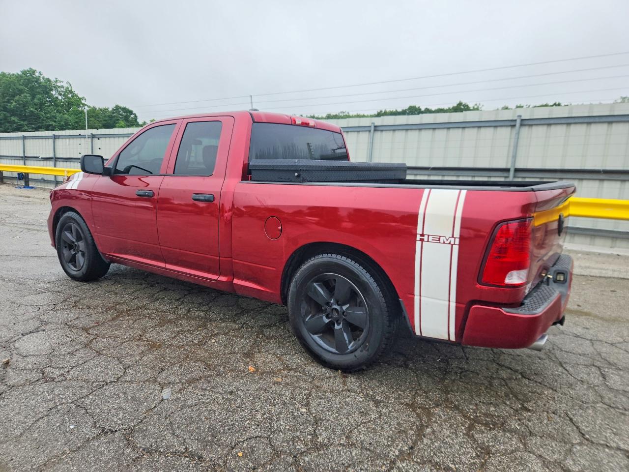 2015 Ram 1500 St Red vin: 1C6RR6FTXFS591668