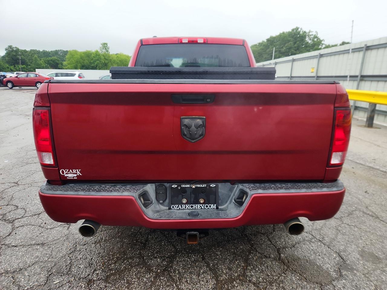 2015 Ram 1500 St Red vin: 1C6RR6FTXFS591668