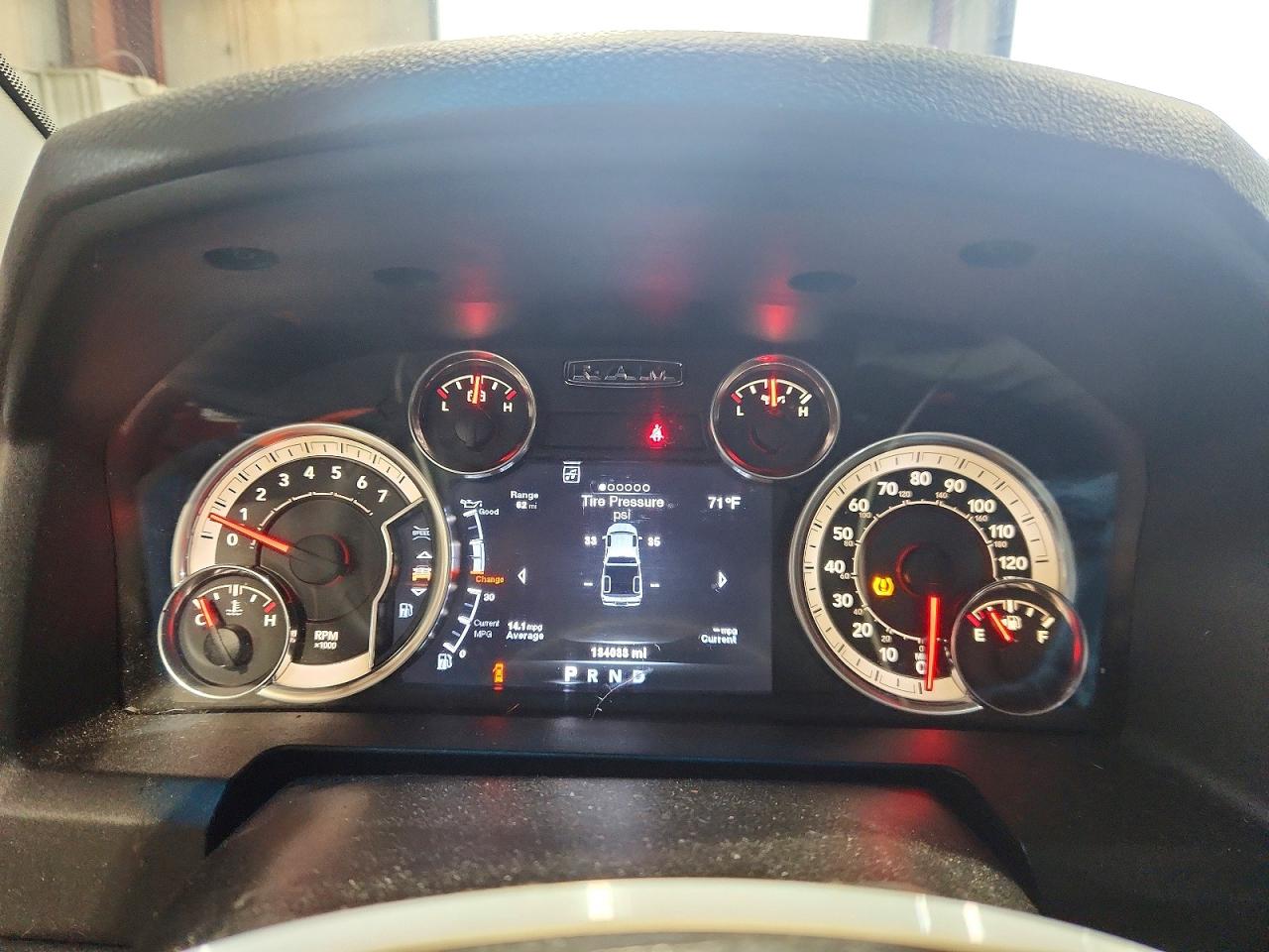 2015 Ram 1500 St Red vin: 1C6RR6FTXFS591668