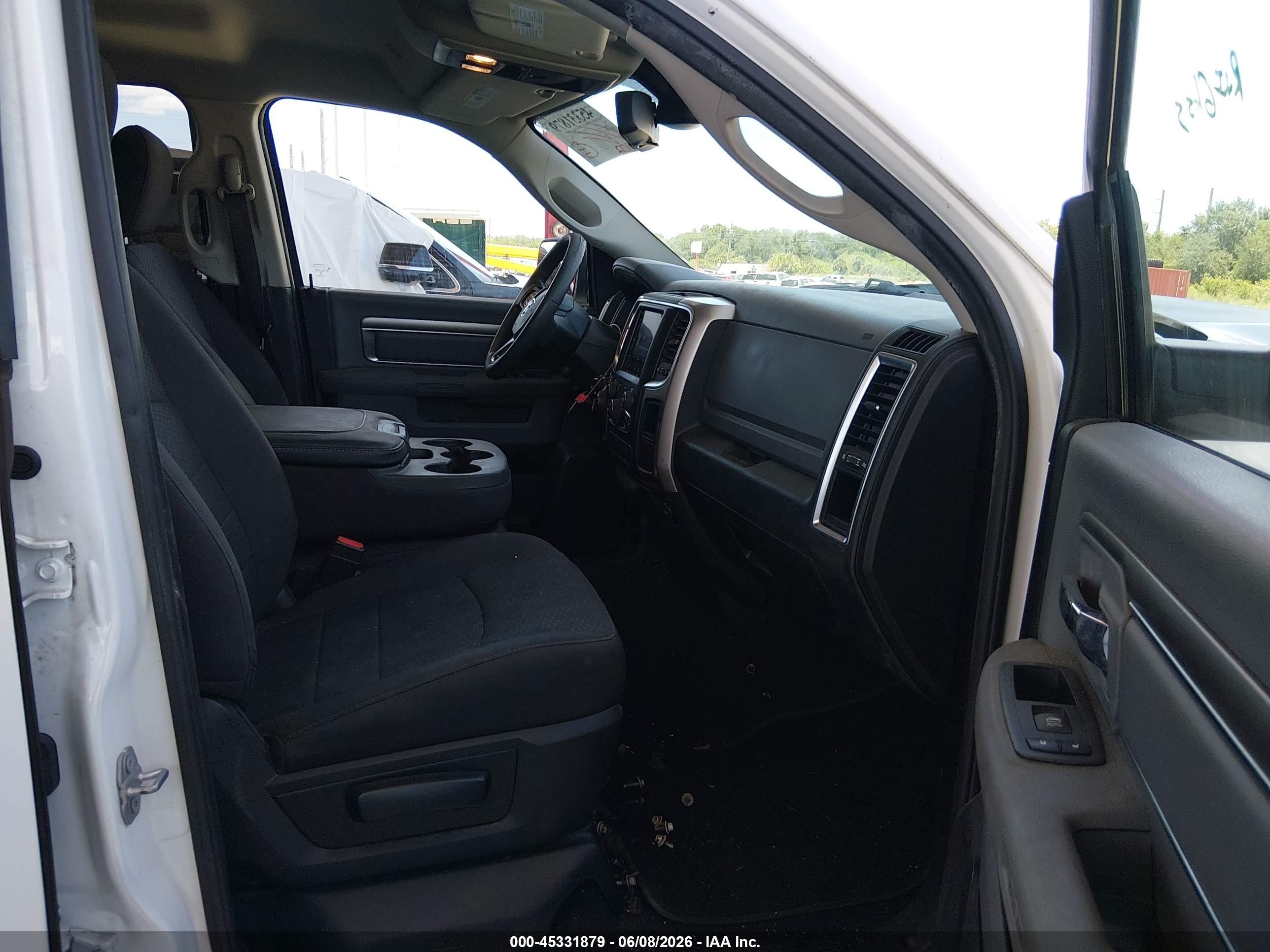 2019 Ram 1500 Classic Warlock  4x2 6'4 Box White vin: 1C6RR6GG6KS739228