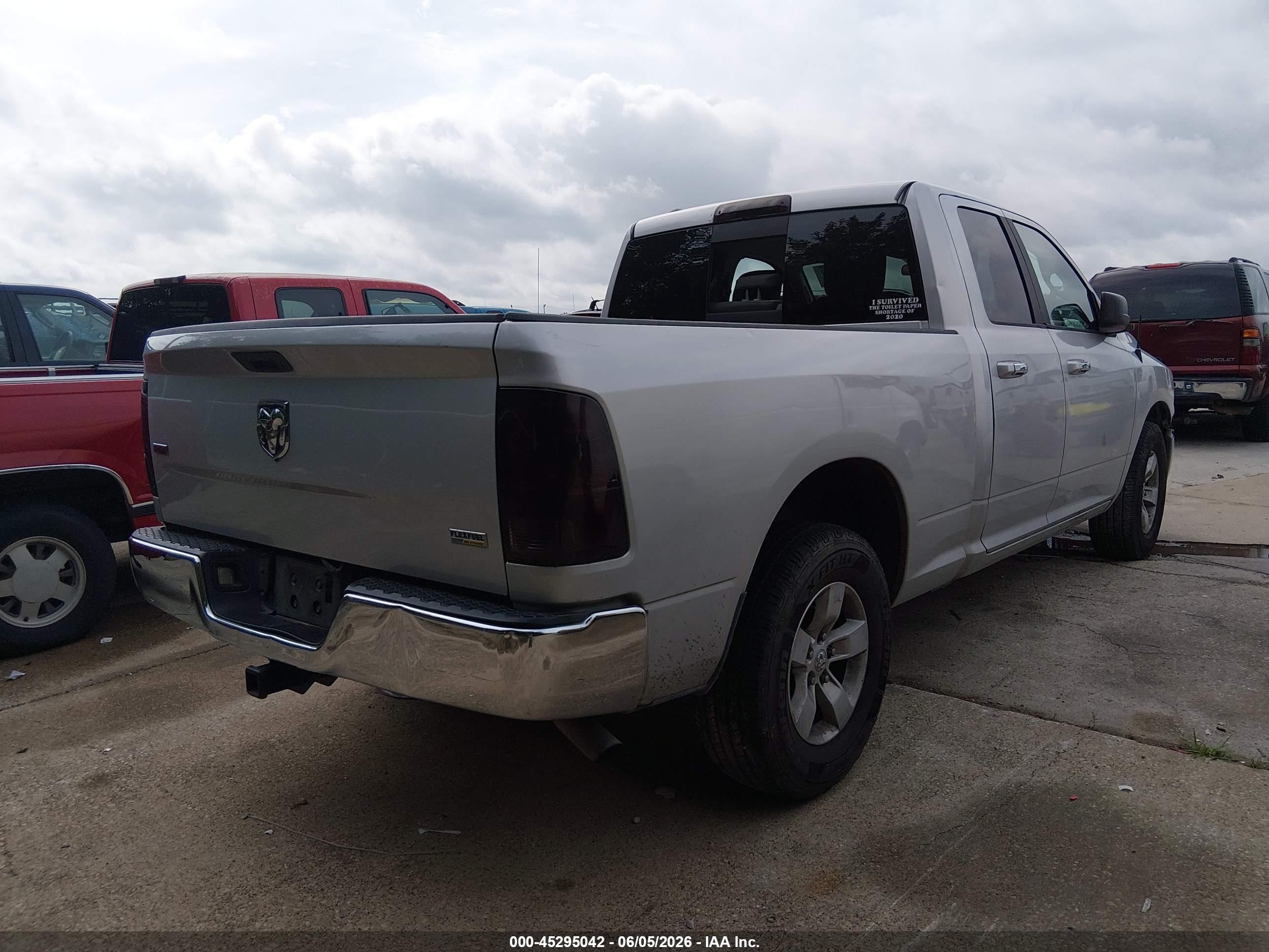 2017 Ram 1500 Slt  4x2 6'4 Box Серый vin: 1C6RR6GG8HS747131