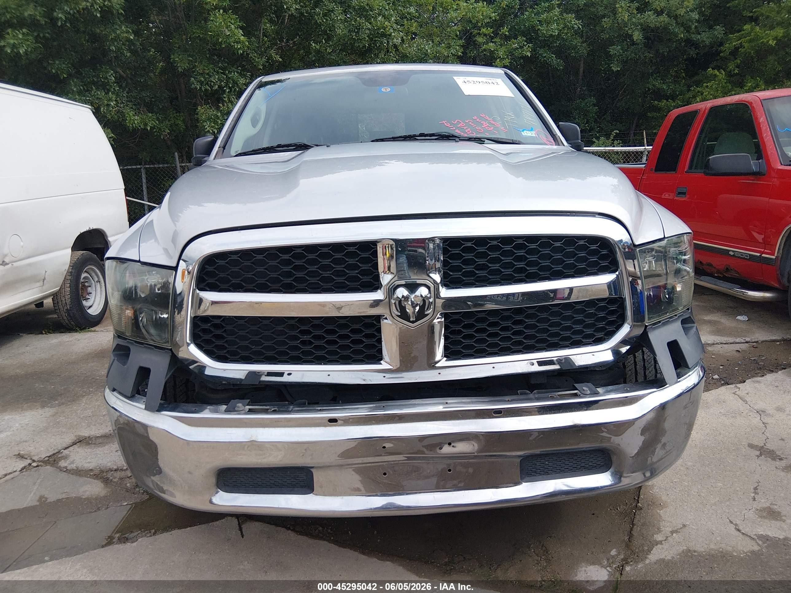 2017 Ram 1500 Slt  4x2 6'4 Box Серый vin: 1C6RR6GG8HS747131
