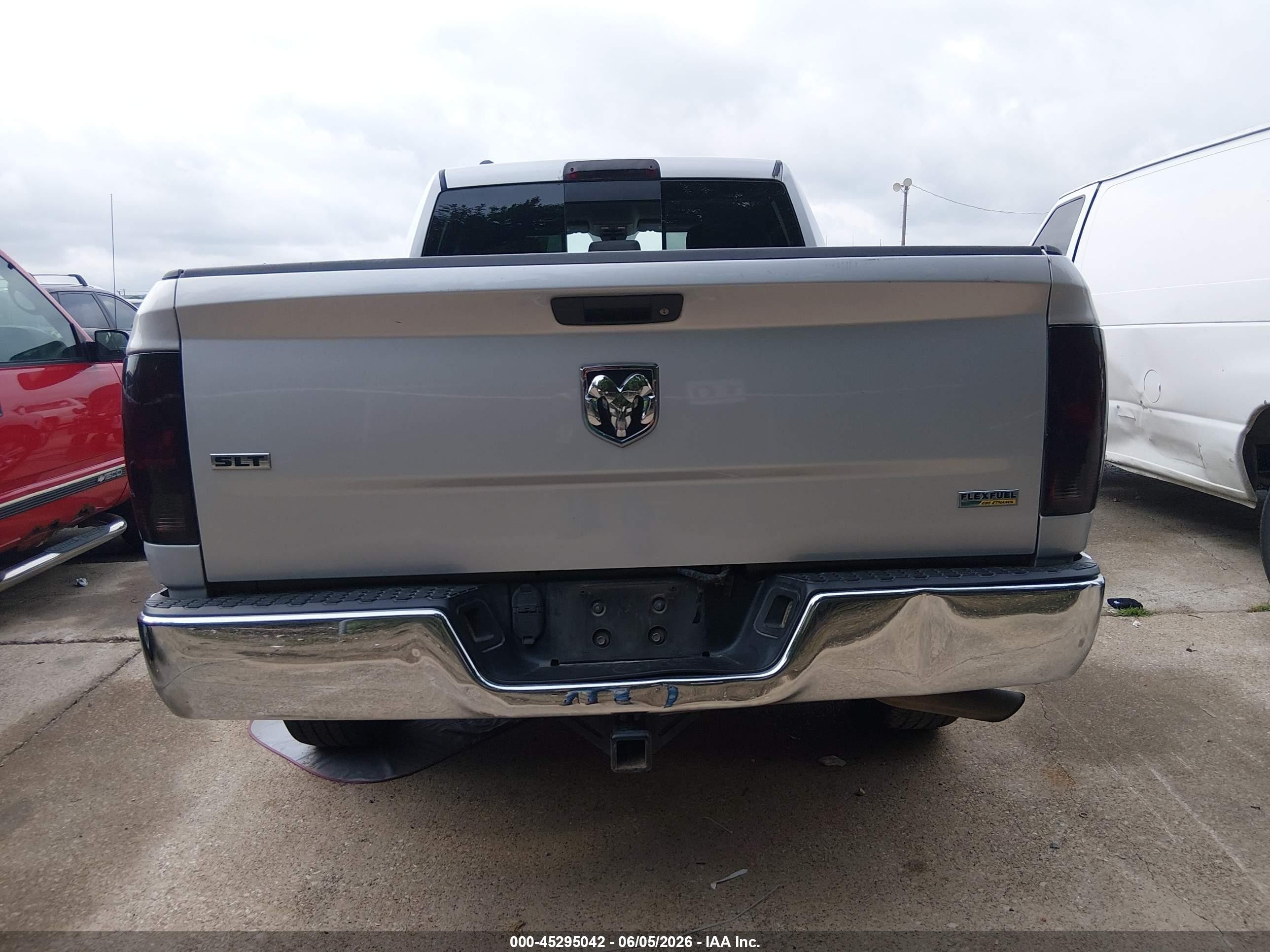 2017 Ram 1500 Slt  4x2 6'4 Box Серый vin: 1C6RR6GG8HS747131