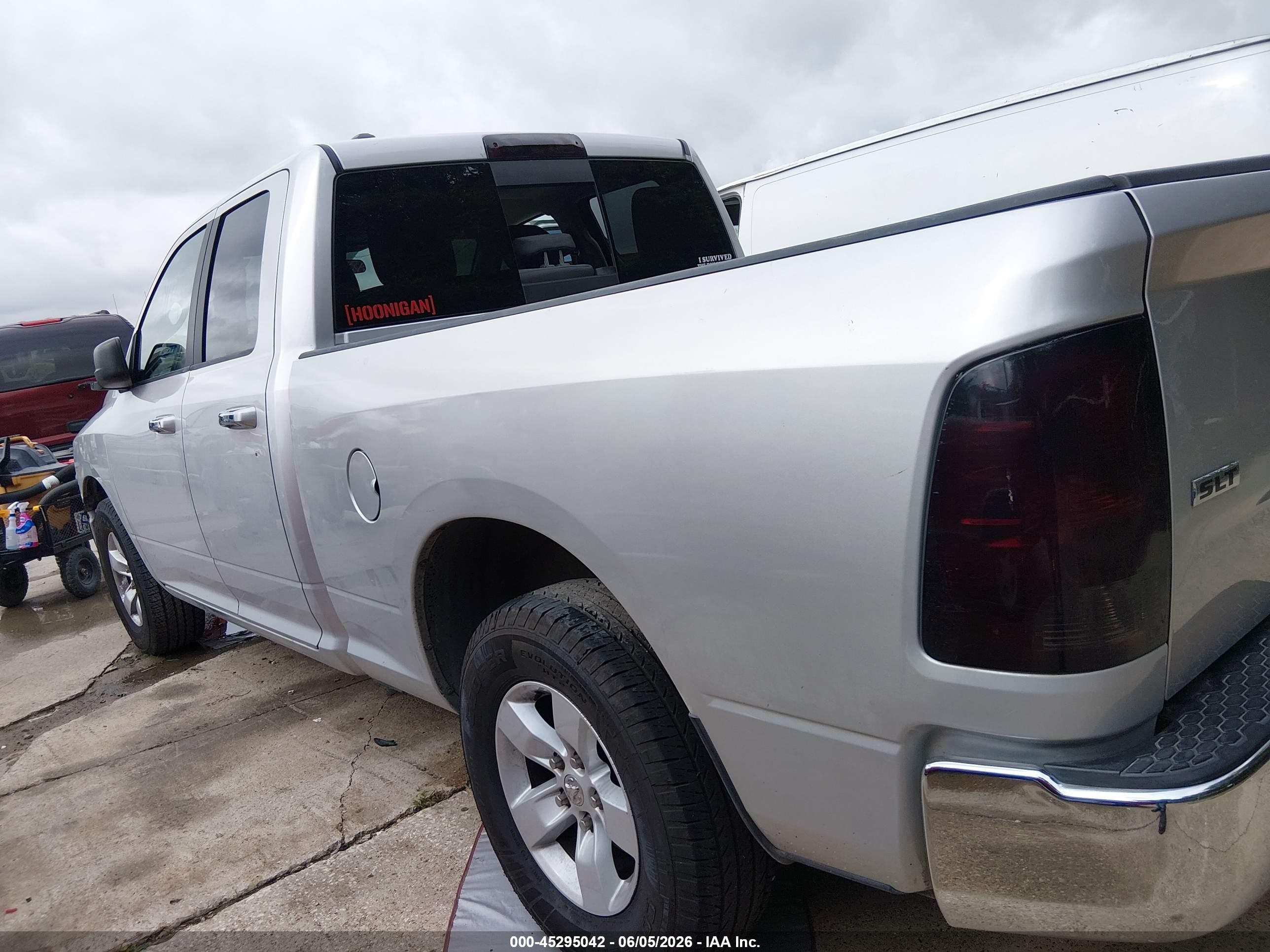 2017 Ram 1500 Slt  4x2 6'4 Box Серый vin: 1C6RR6GG8HS747131