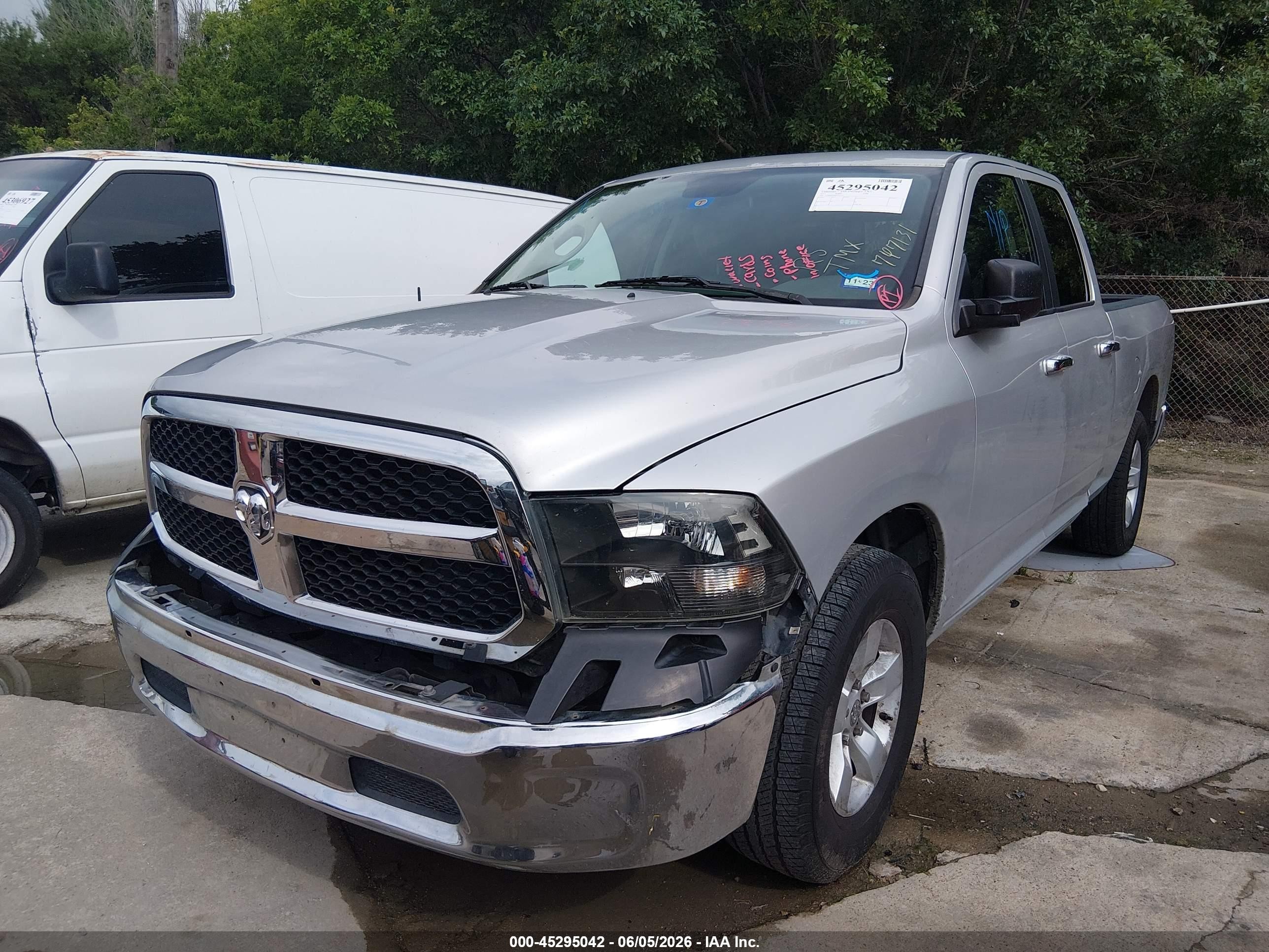 2017 Ram 1500 Slt  4x2 6'4 Box Серый vin: 1C6RR6GG8HS747131