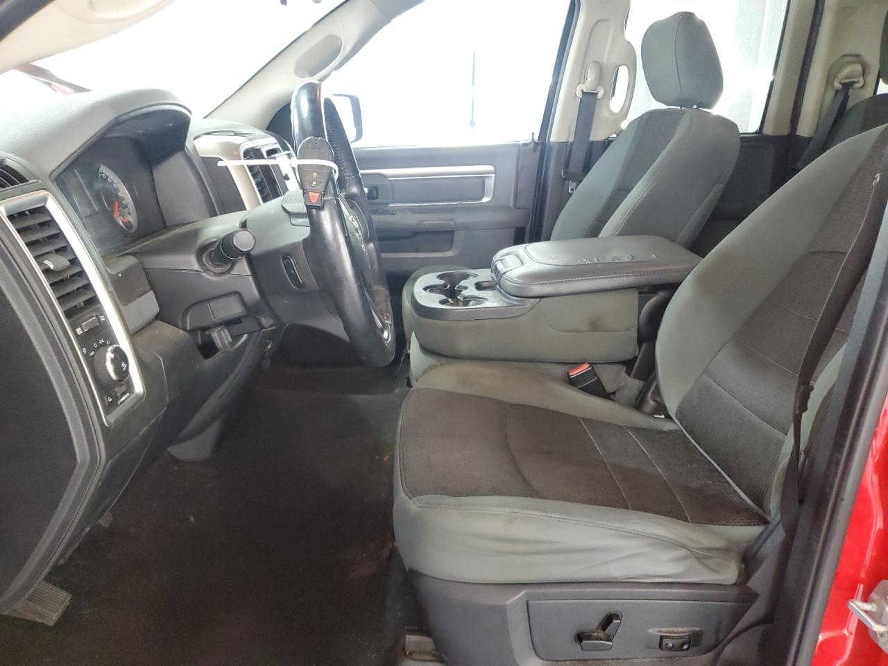 2014 Ram 1500 Slt Красный vin: 1C6RR6GT0ES278187 Damage: Front Center Armrest, Worn, Replacement Required