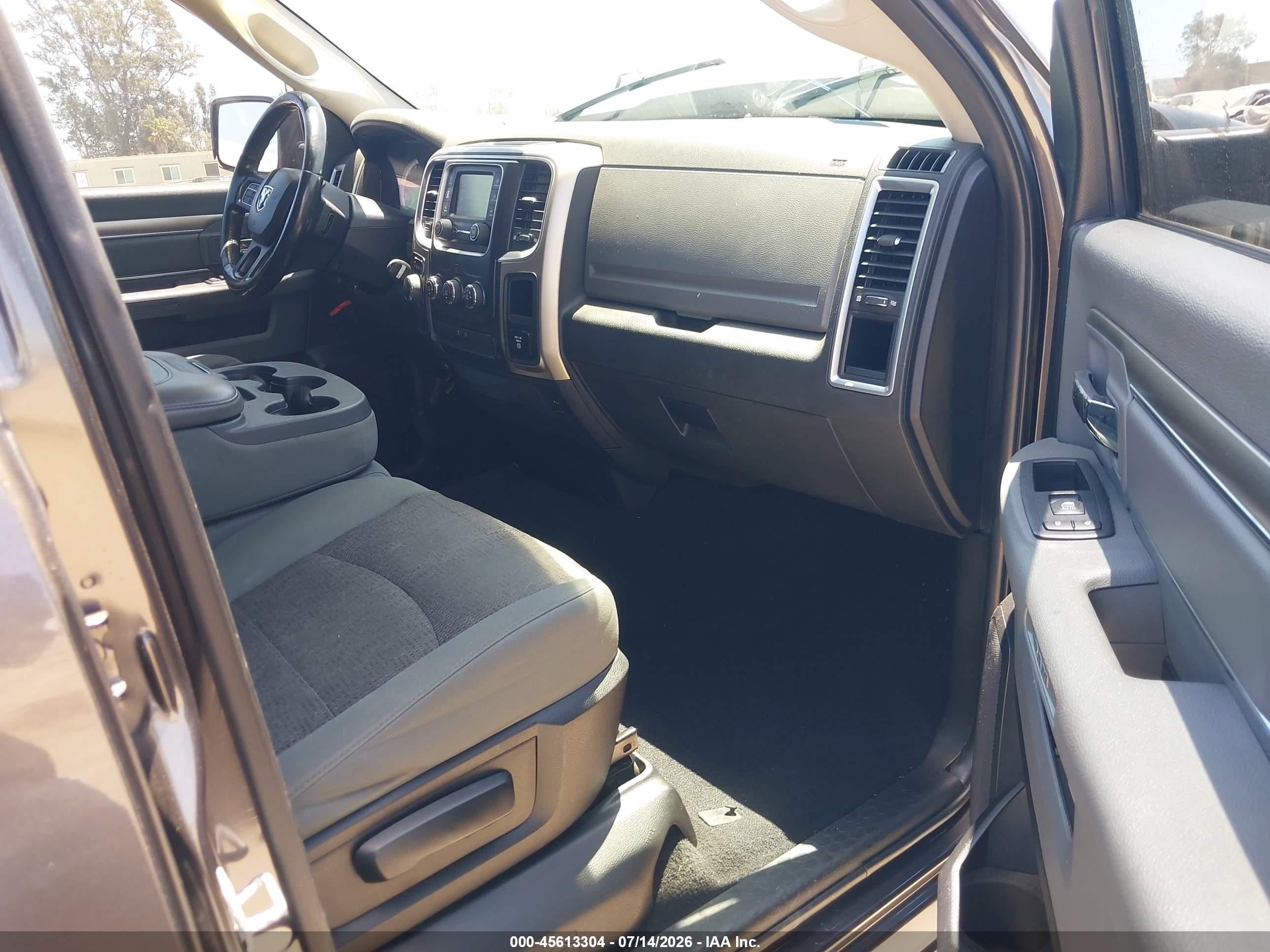 2014 Ram 1500 Big Horn Gray vin: 1C6RR6GT2ES278370
