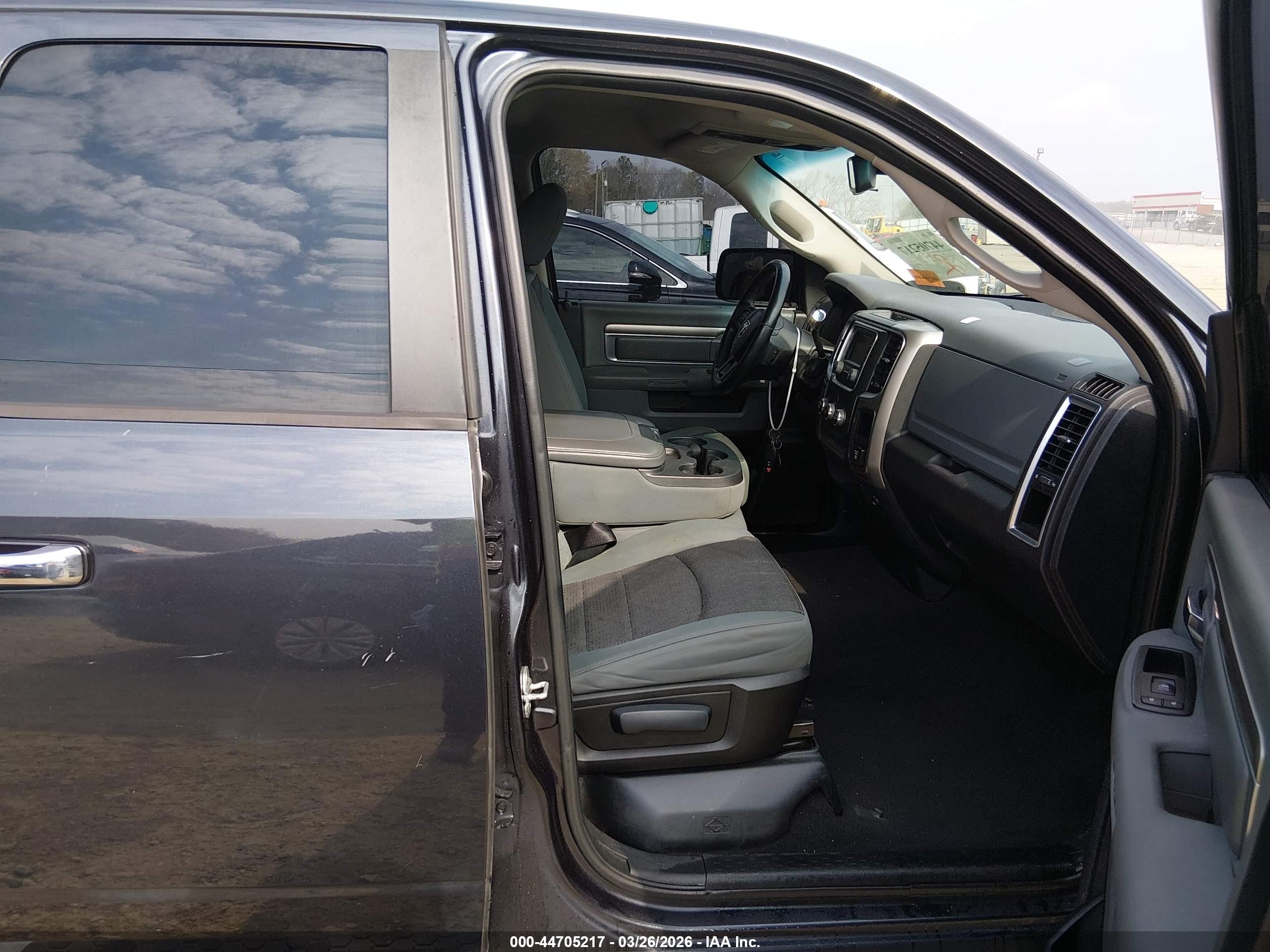 2013 Ram 1500 Big Horn Серый vin: 1C6RR6GT7DS672591