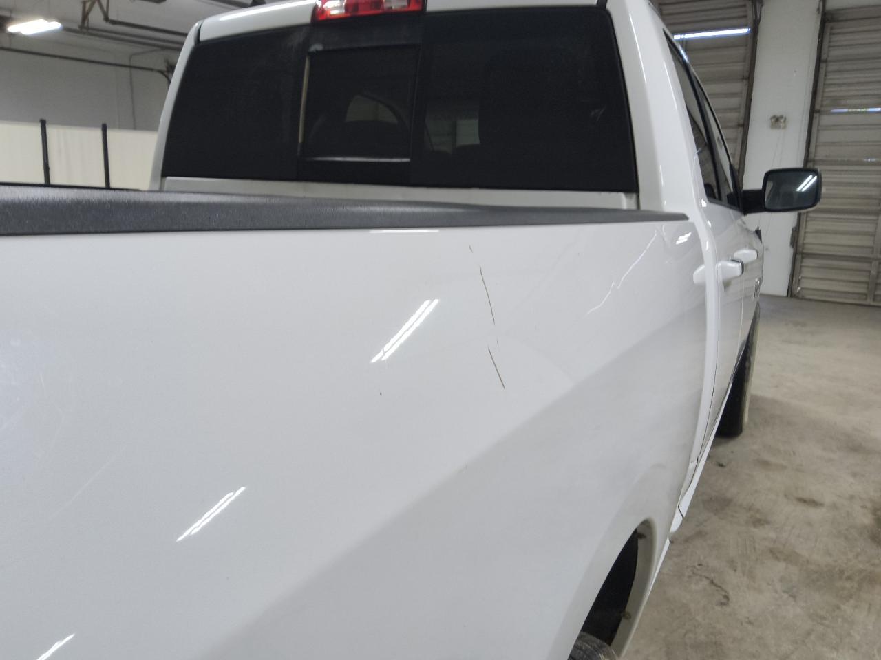 2015 Ram 1500 Slt White vin: 1C6RR6GT8FS521570 Damage: Right Bed Side, Chipped, 4