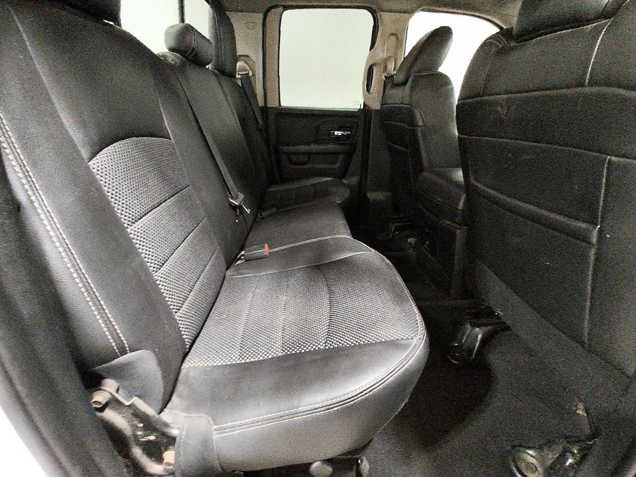 2015 Ram 1500 Sport White vin: 1C6RR6HT5FS661025