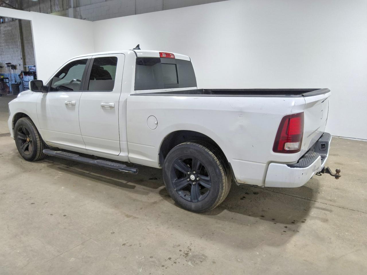 2015 Ram 1500 Sport White vin: 1C6RR6HT5FS661025
