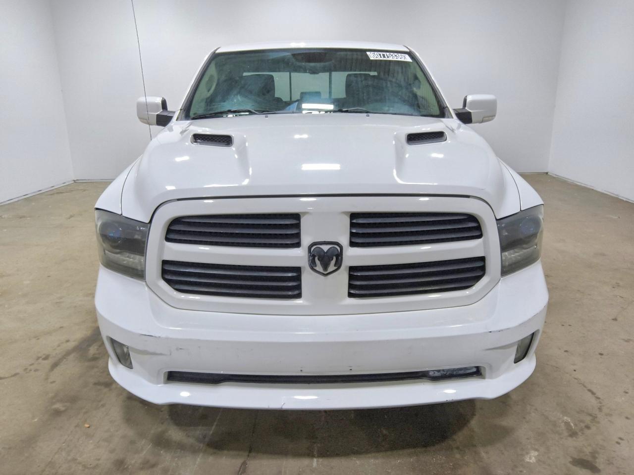 2015 Ram 1500 Sport White vin: 1C6RR6HT5FS661025