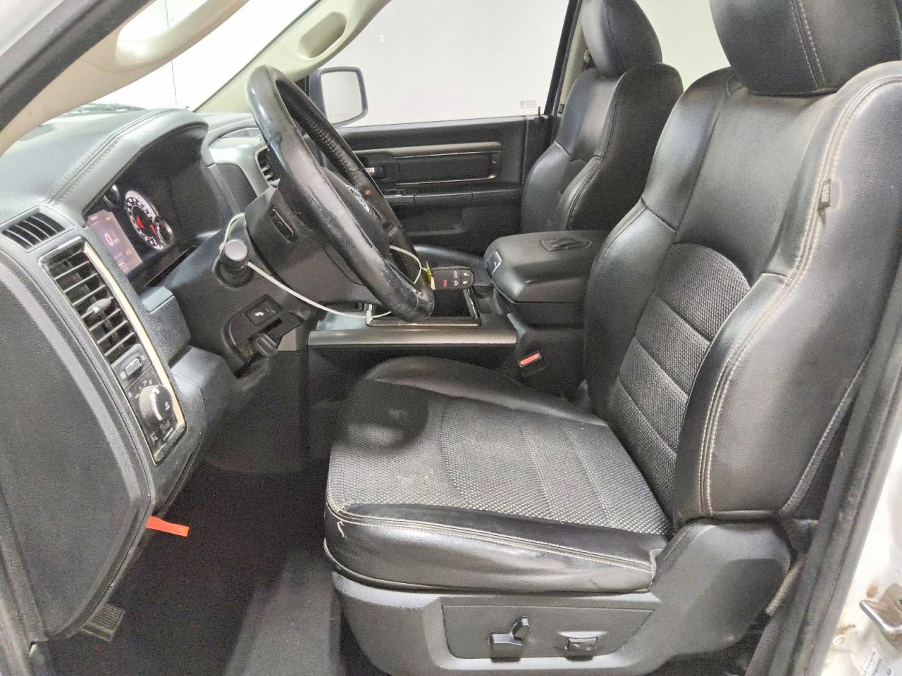 2015 Ram 1500 Sport White vin: 1C6RR6HT5FS661025