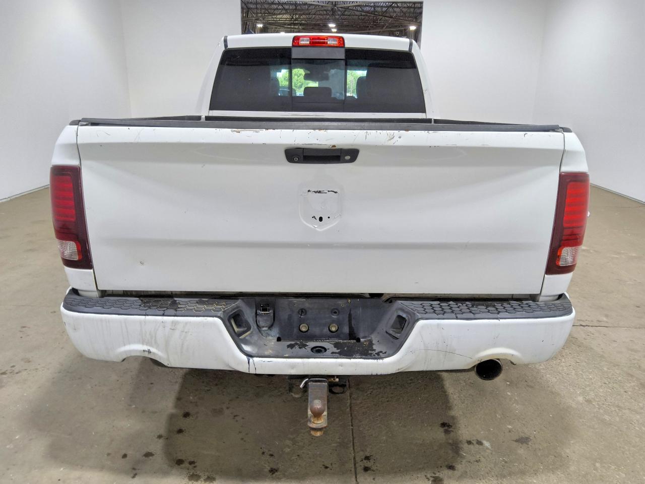 2015 Ram 1500 Sport White vin: 1C6RR6HT5FS661025