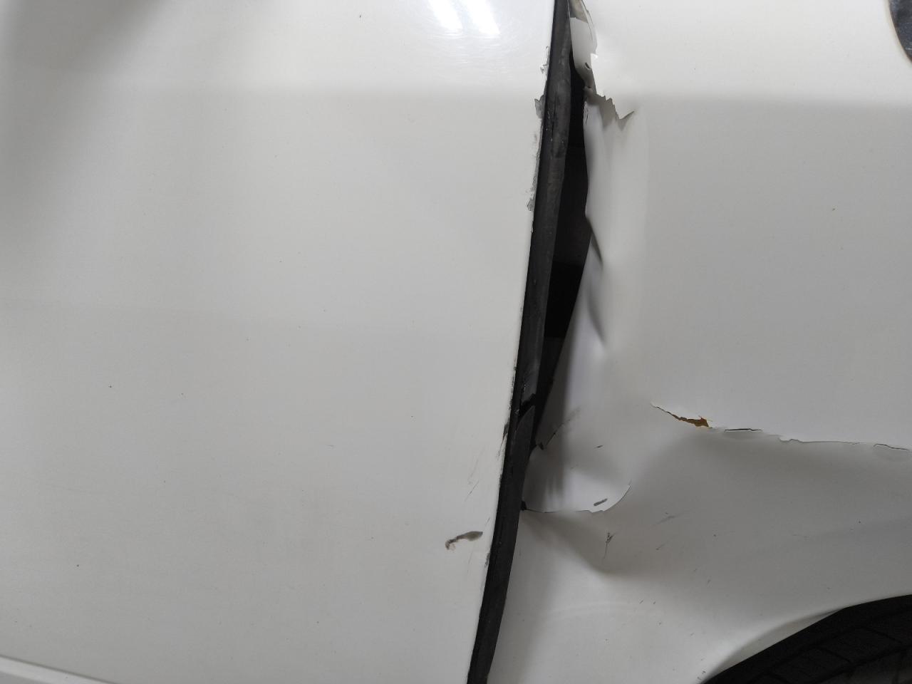 2015 Ram 1500 Sport White vin: 1C6RR6HT5FS661025 Damage: Right Front Door, Heavy Scratch, 1 To 2 Inches