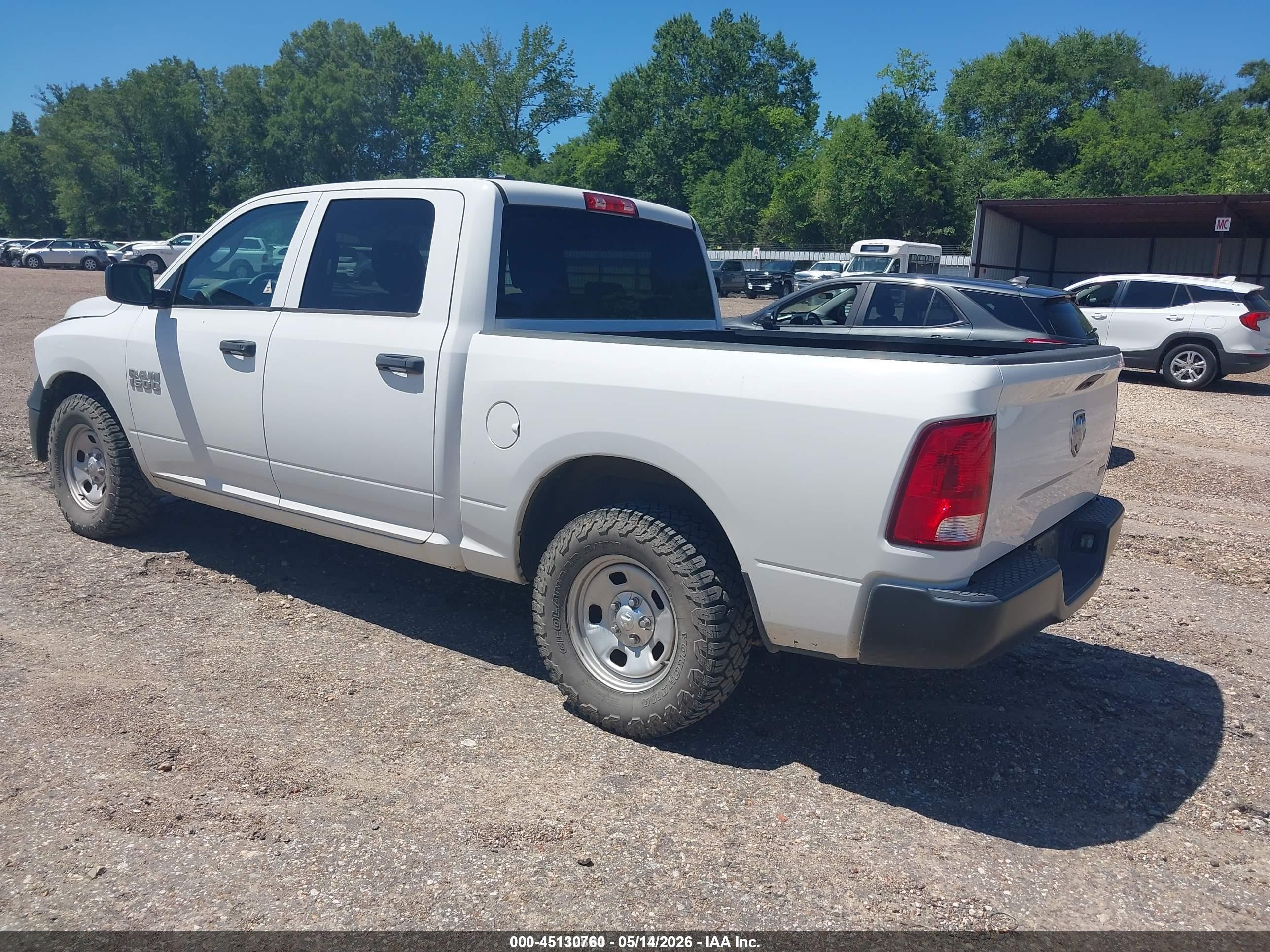 2018 Ram 1500 Tradesman  4x2 5'7 Box White vin: 1C6RR6KG0JS285337