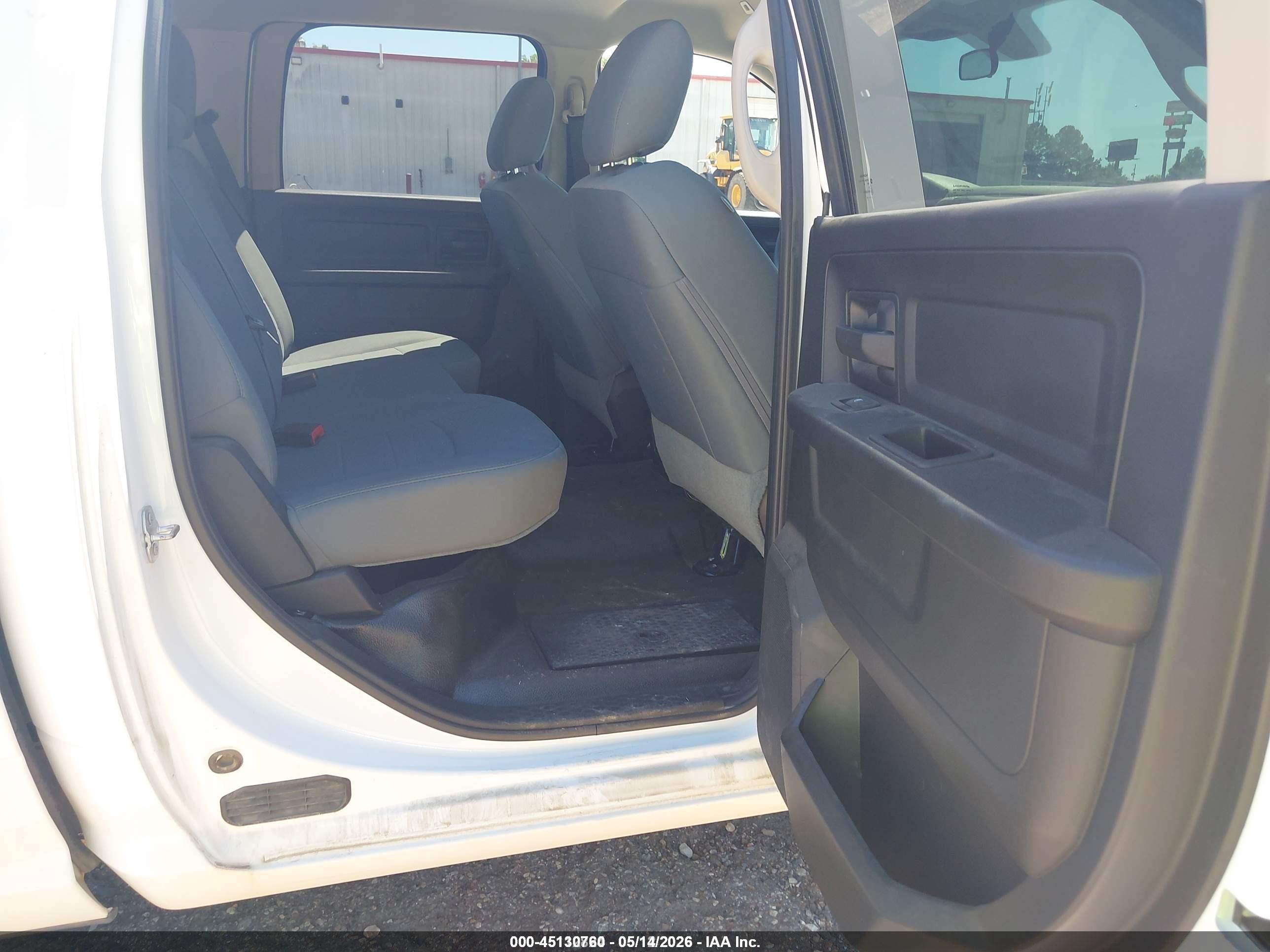 2018 Ram 1500 Tradesman  4x2 5'7 Box White vin: 1C6RR6KG0JS285337