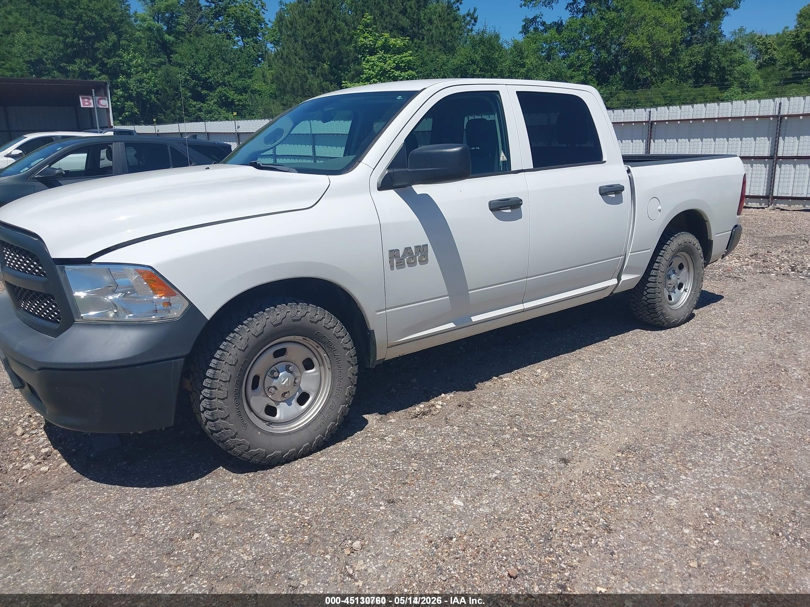 2018 Ram 1500 Tradesman  4x2 5'7 Box White vin: 1C6RR6KG0JS285337