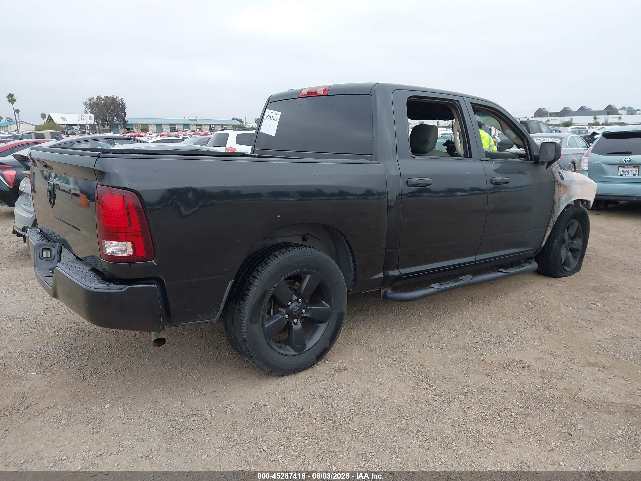 2015 Ram 1500 Express Черный vin: 1C6RR6KG6FS604974
