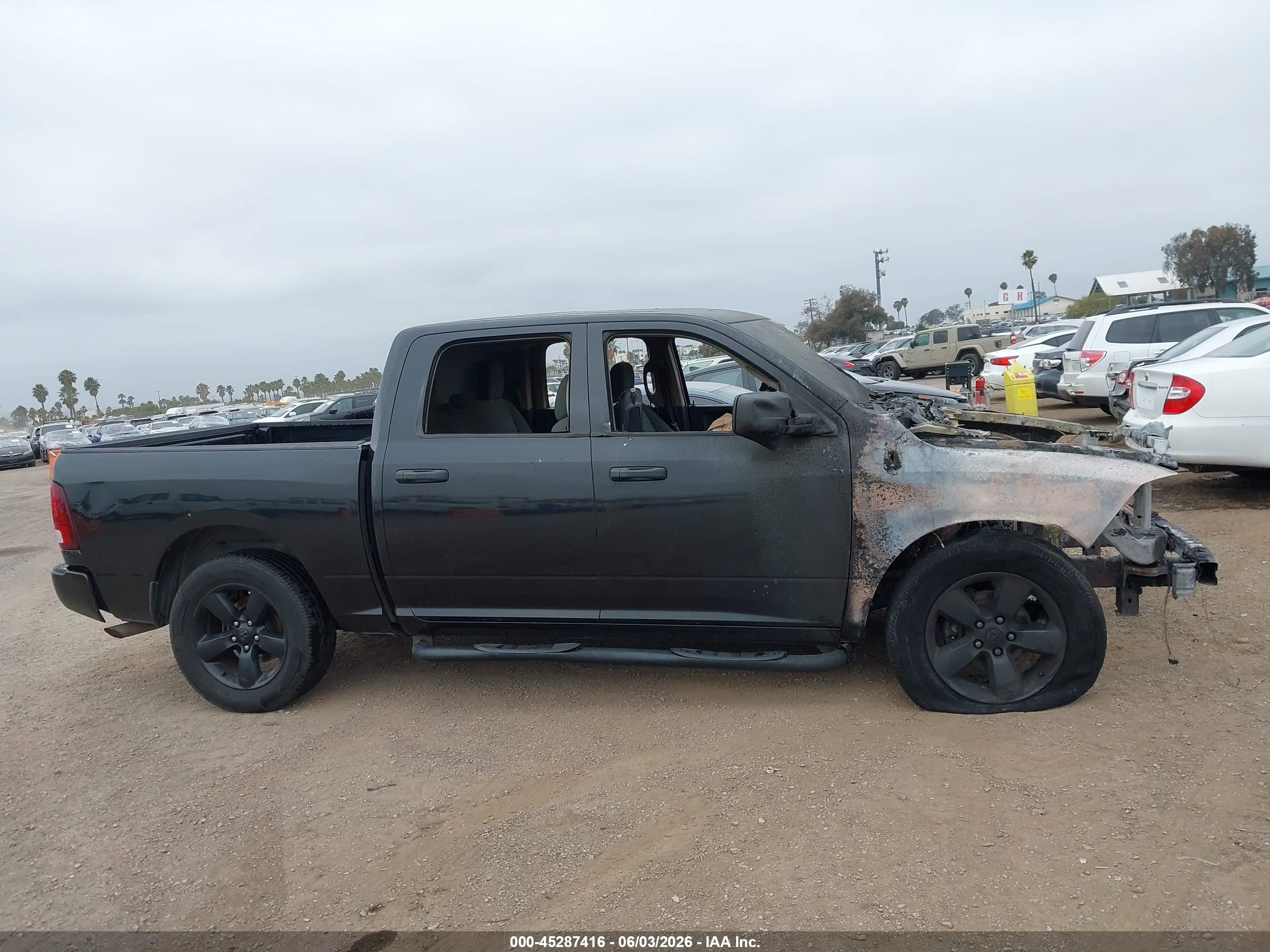 2015 Ram 1500 Express Черный vin: 1C6RR6KG6FS604974