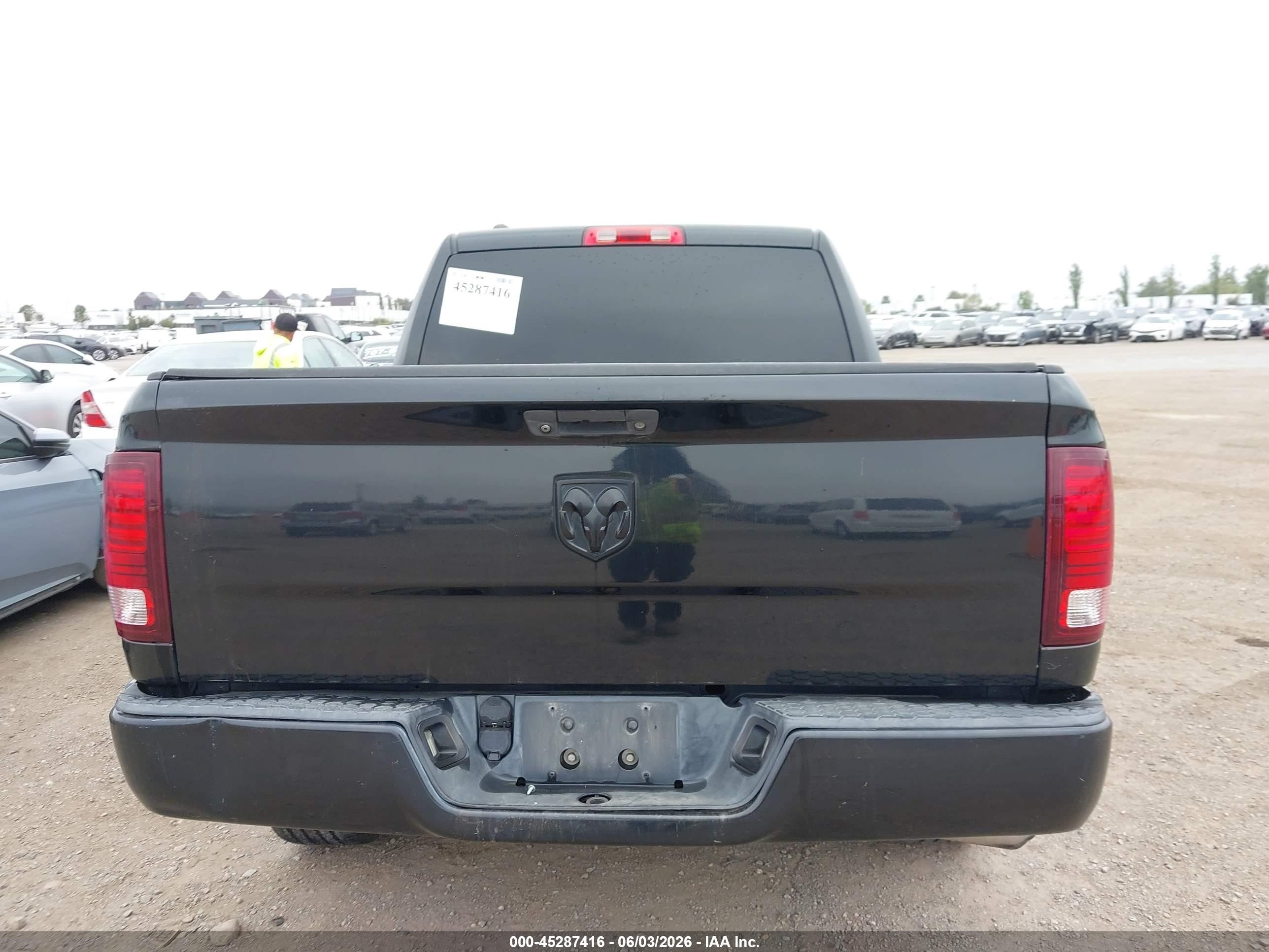 2015 Ram 1500 Express Черный vin: 1C6RR6KG6FS604974