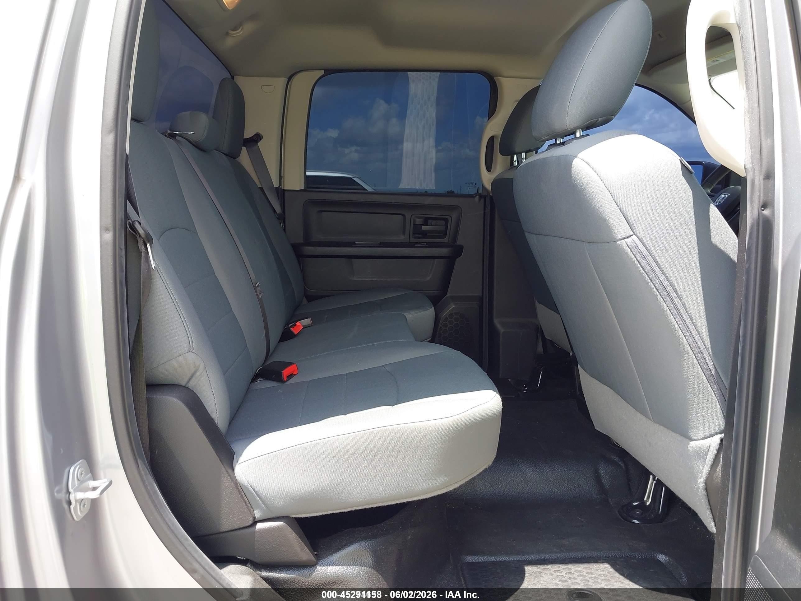 2019 Ram 1500 Classic Tradesman  4x2 5'7 Box Серый vin: 1C6RR6KG9KS627708