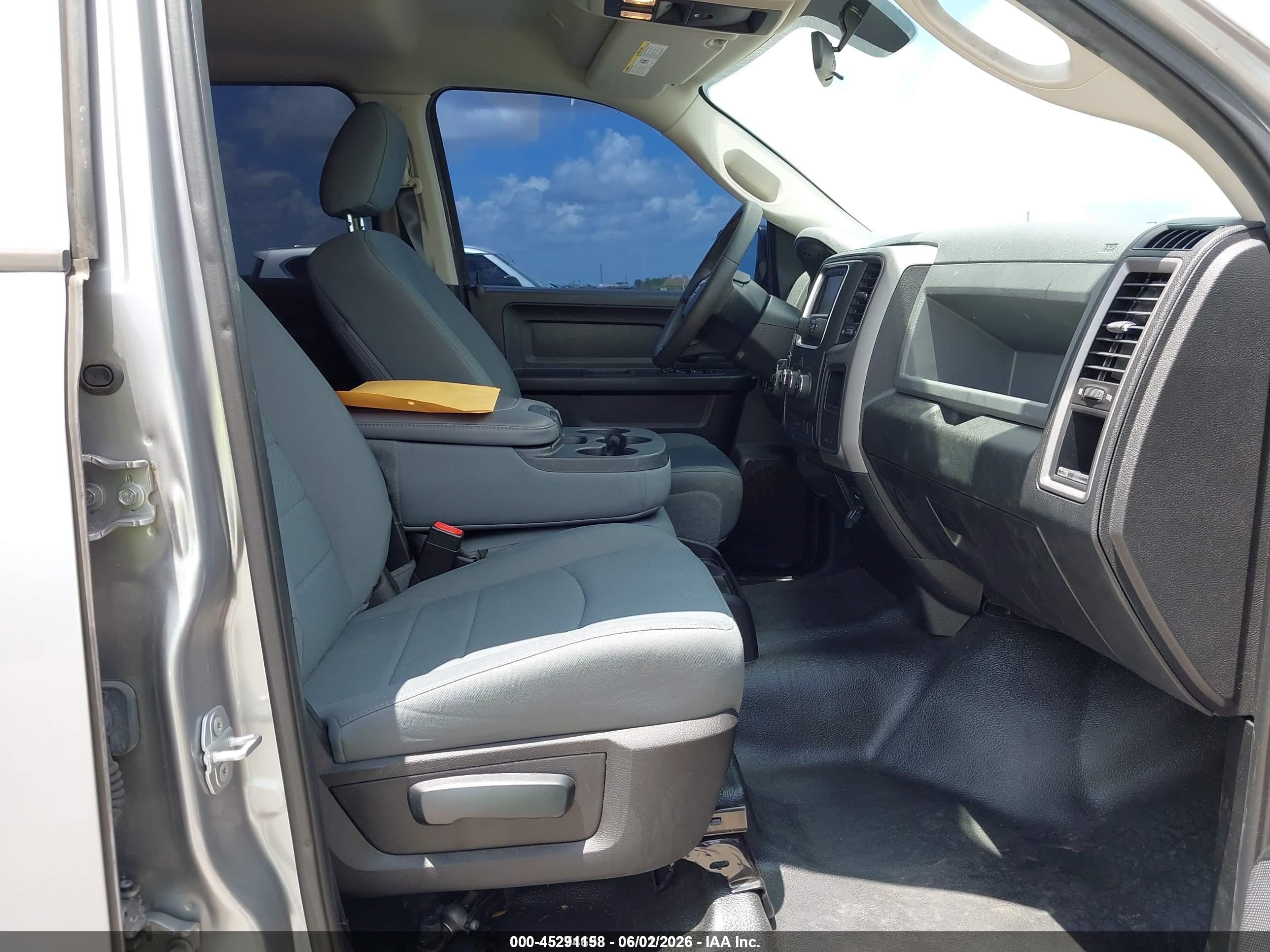 2019 Ram 1500 Classic Tradesman  4x2 5'7 Box Серый vin: 1C6RR6KG9KS627708