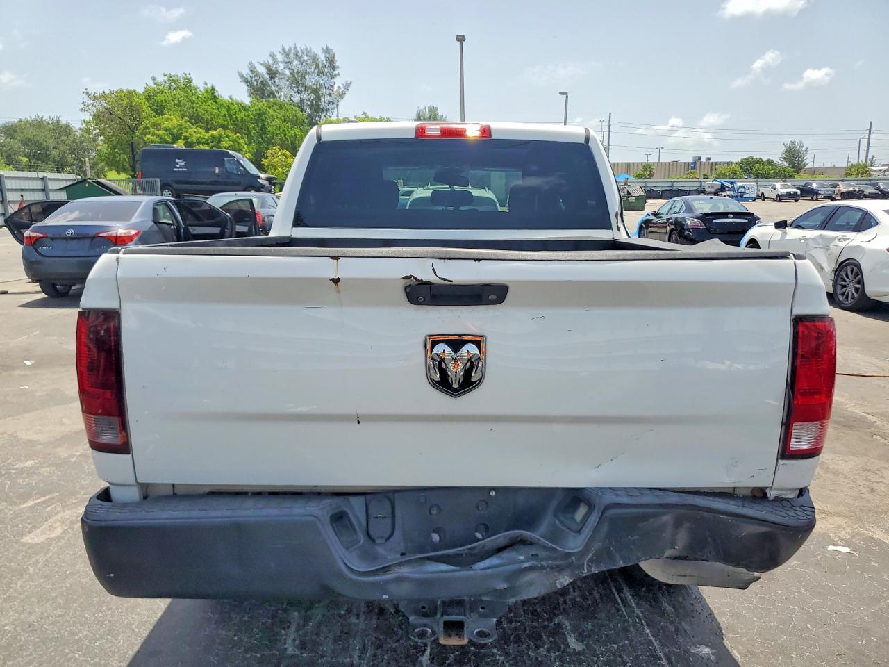 2015 Ram 1500 St White vin: 1C6RR6KGXFS565855