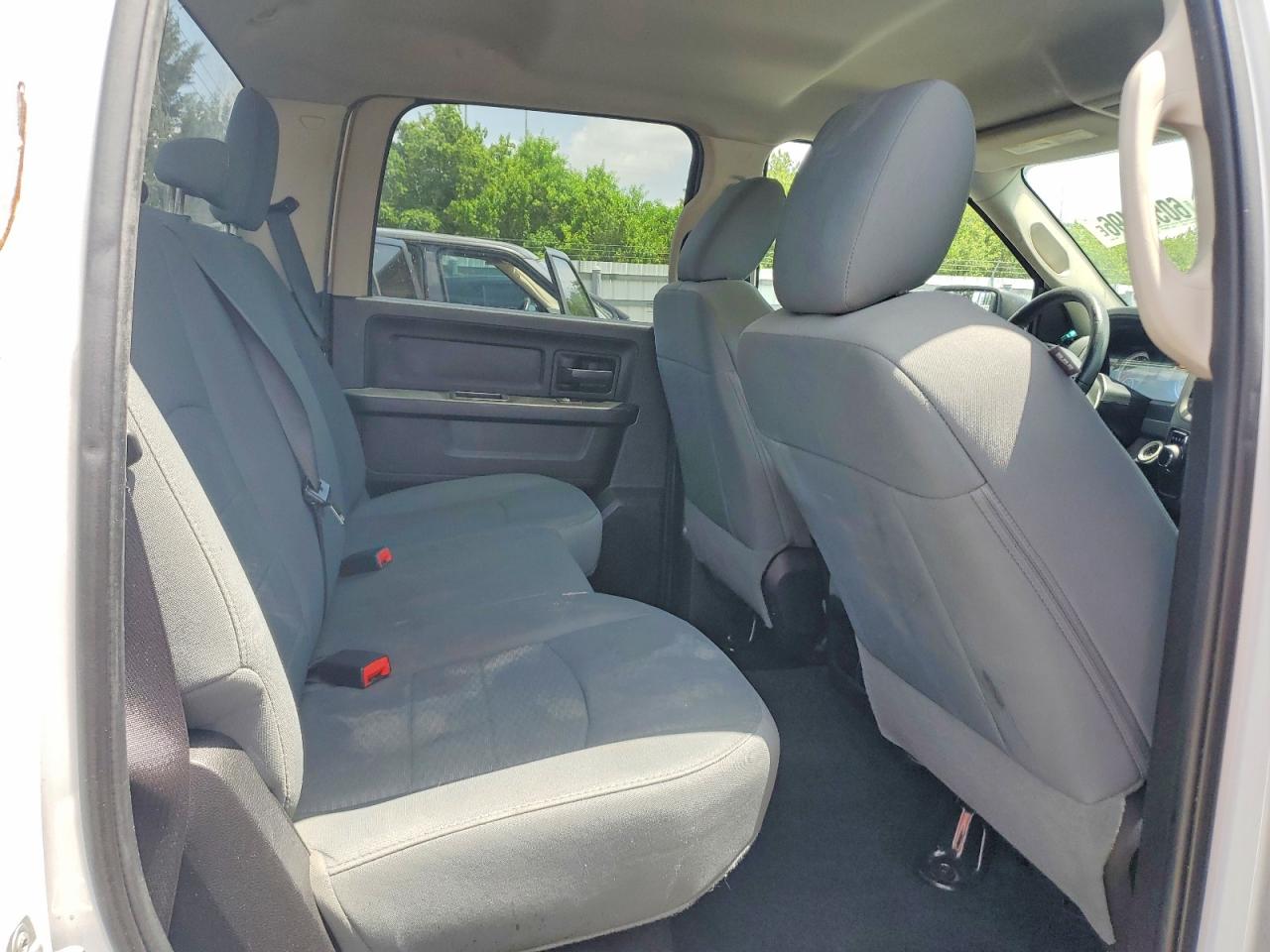 2015 Ram 1500 St White vin: 1C6RR6KGXFS565855
