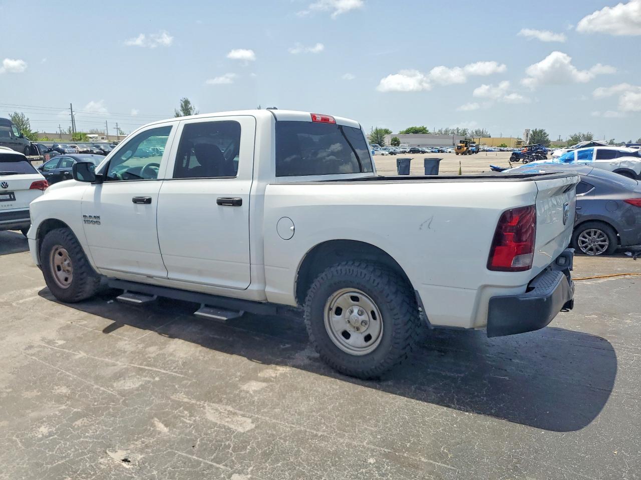 2015 Ram 1500 St White vin: 1C6RR6KGXFS565855