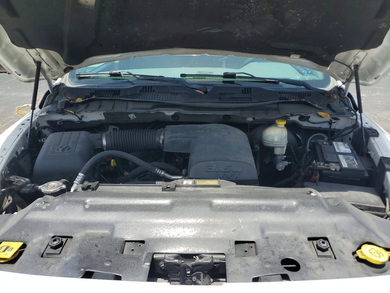 2015 Ram 1500 St White vin: 1C6RR6KGXFS565855