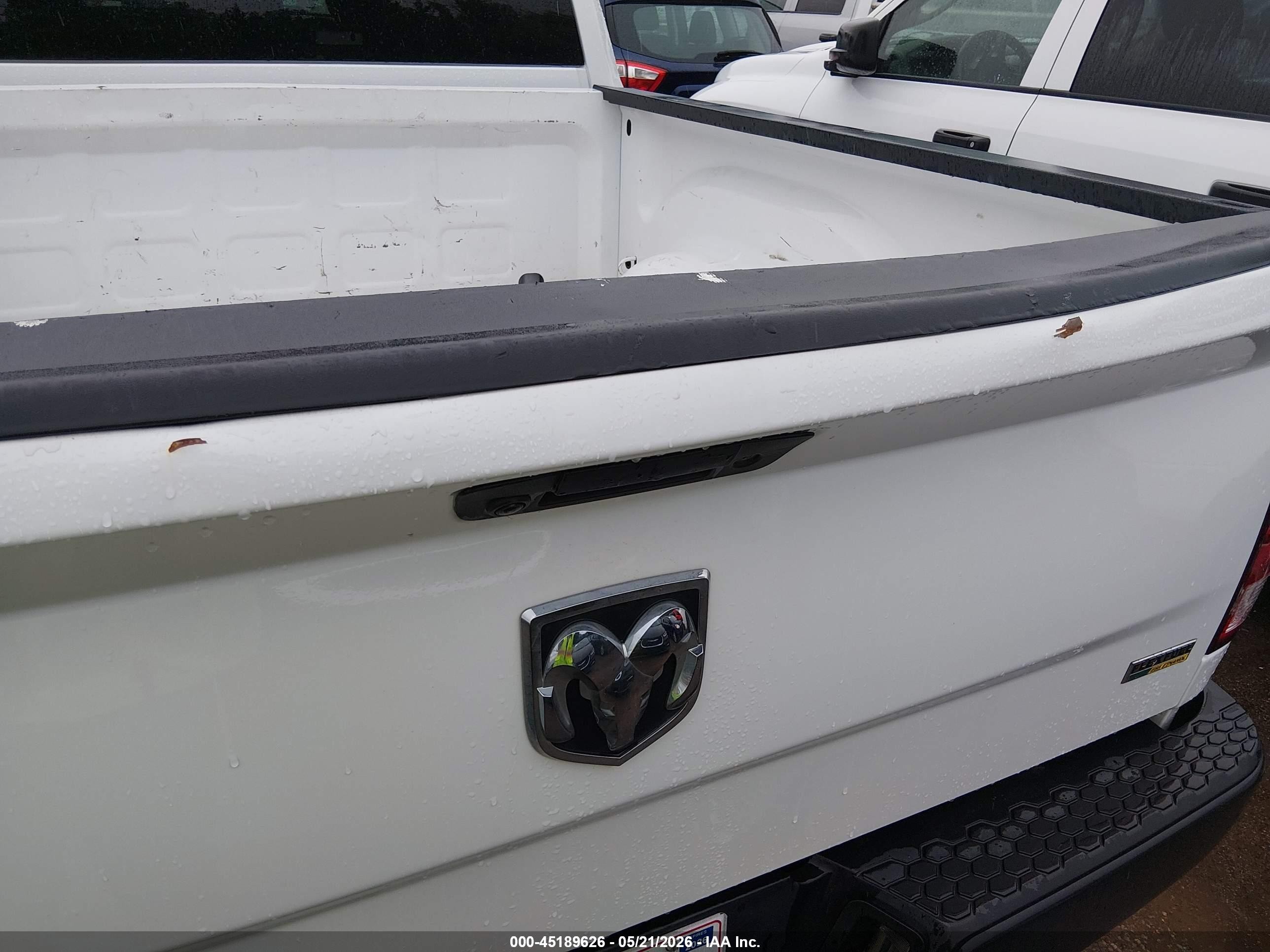 2018 Ram 1500 Tradesman  4x2 5'7 Box White vin: 1C6RR6KGXJS262972