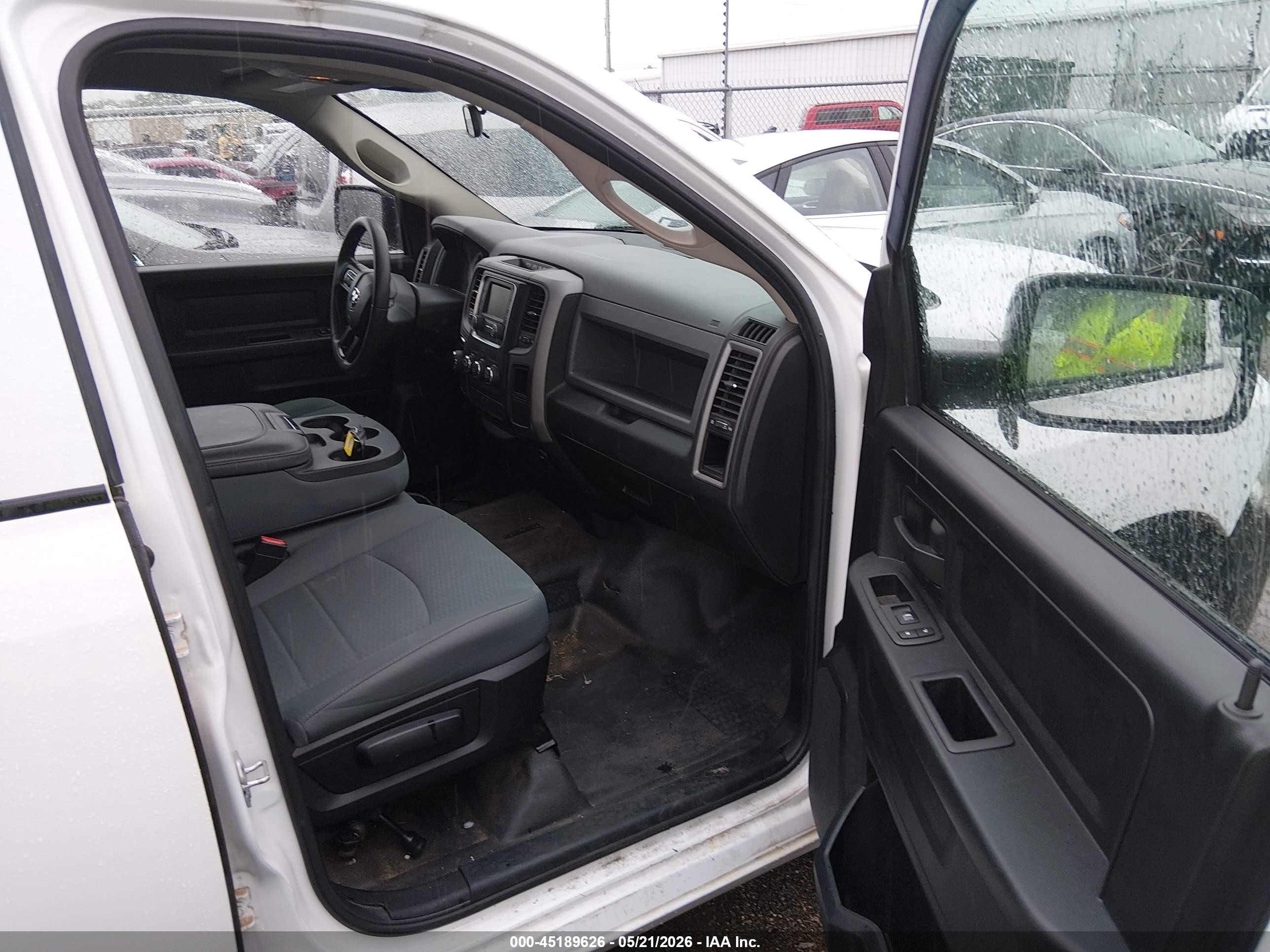 2018 Ram 1500 Tradesman  4x2 5'7 Box White vin: 1C6RR6KGXJS262972
