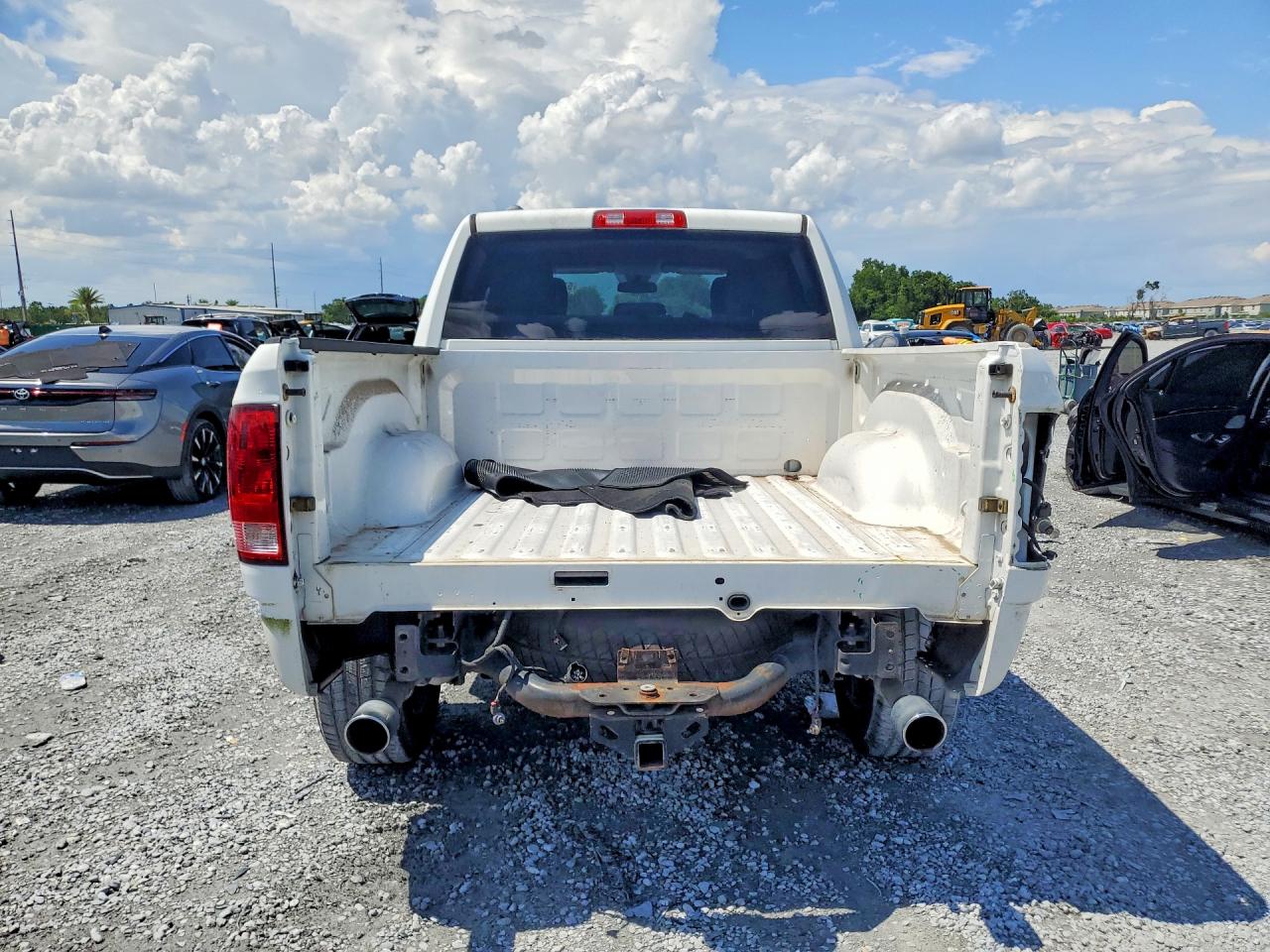 2015 Ram 1500 St Белый vin: 1C6RR6KT4FS542536