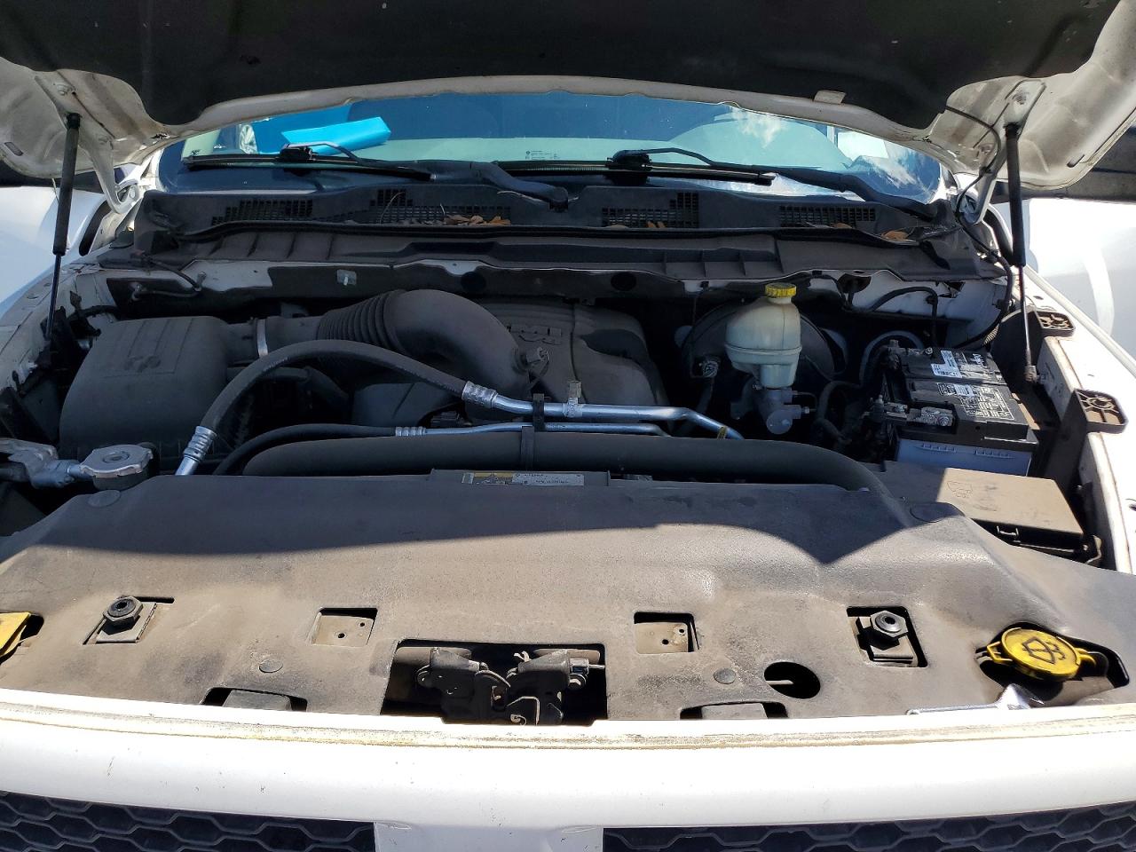 2015 Ram 1500 St Белый vin: 1C6RR6KT4FS542536
