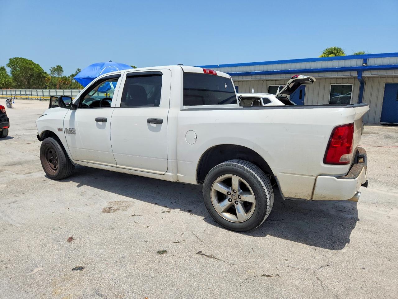 2014 Ram 1500 St White vin: 1C6RR6KT5ES237738