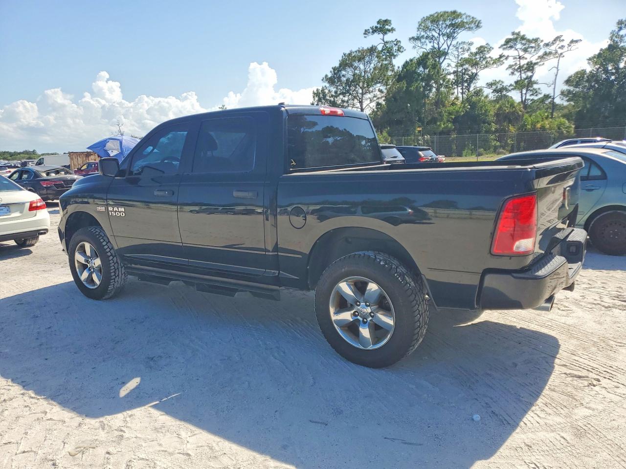 2015 Ram 1500 St Black vin: 1C6RR6KT7FS506422