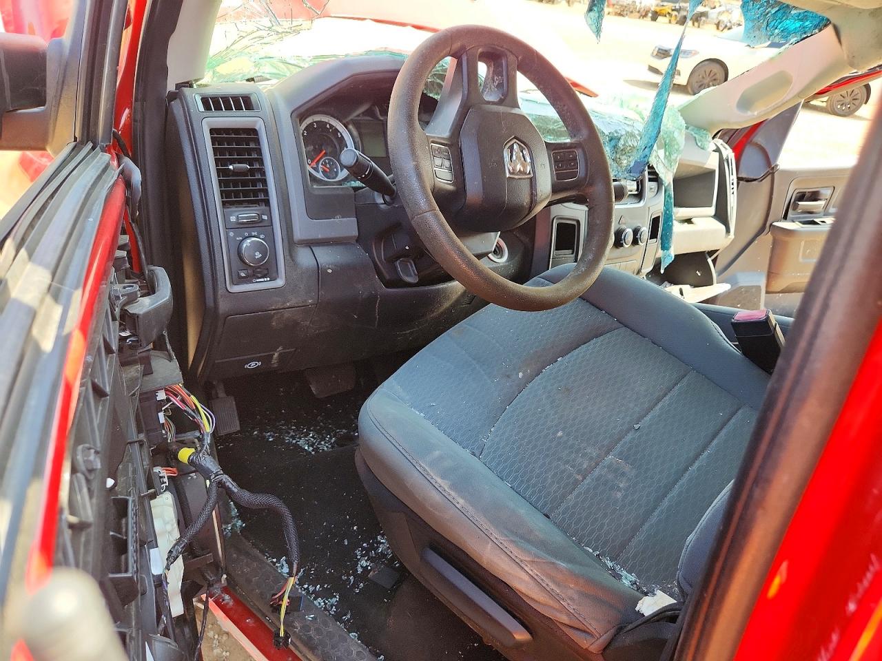 2014 Ram 1500 St Red vin: 1C6RR6KT8ES100423