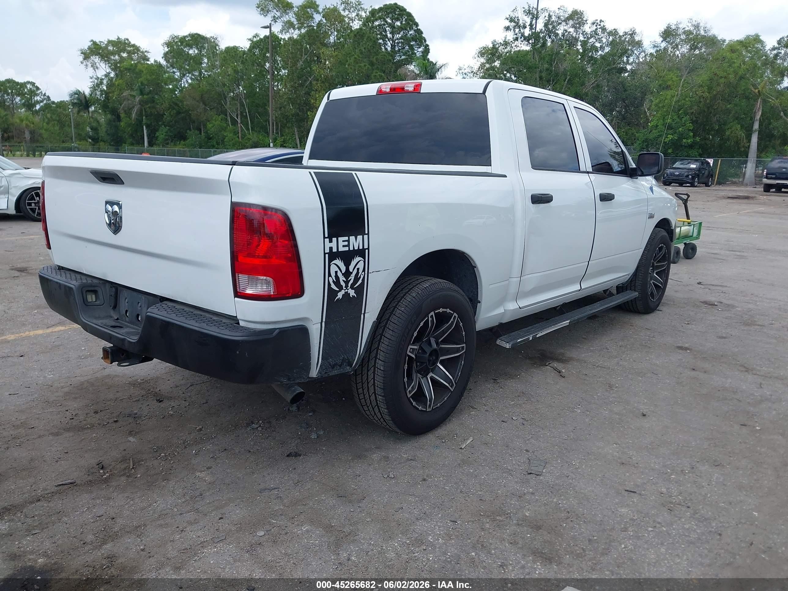 2013 Ram 1500 Tradesman White vin: 1C6RR6KT9DS705632