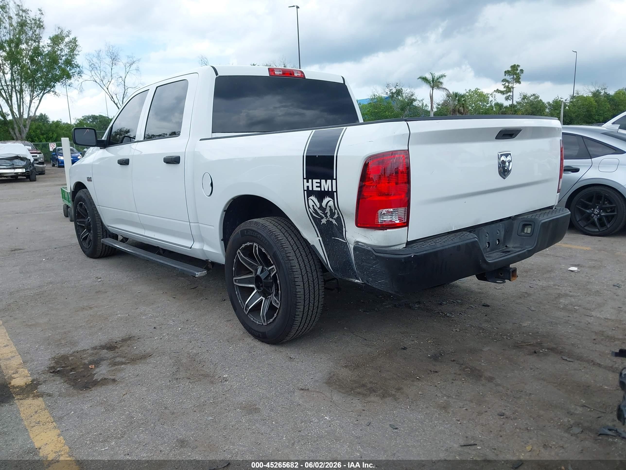 2013 Ram 1500 Tradesman White vin: 1C6RR6KT9DS705632