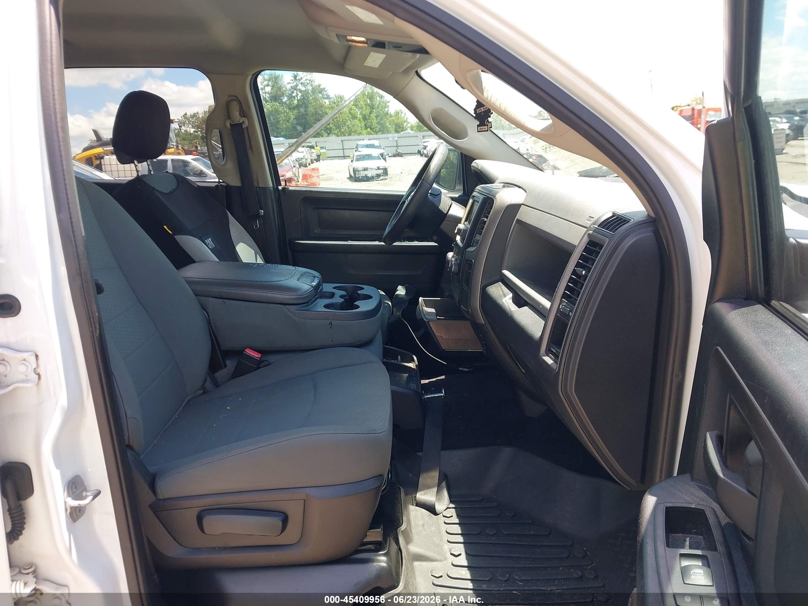 2015 Ram 1500 Tradesman White vin: 1C6RR6KT9FS518359