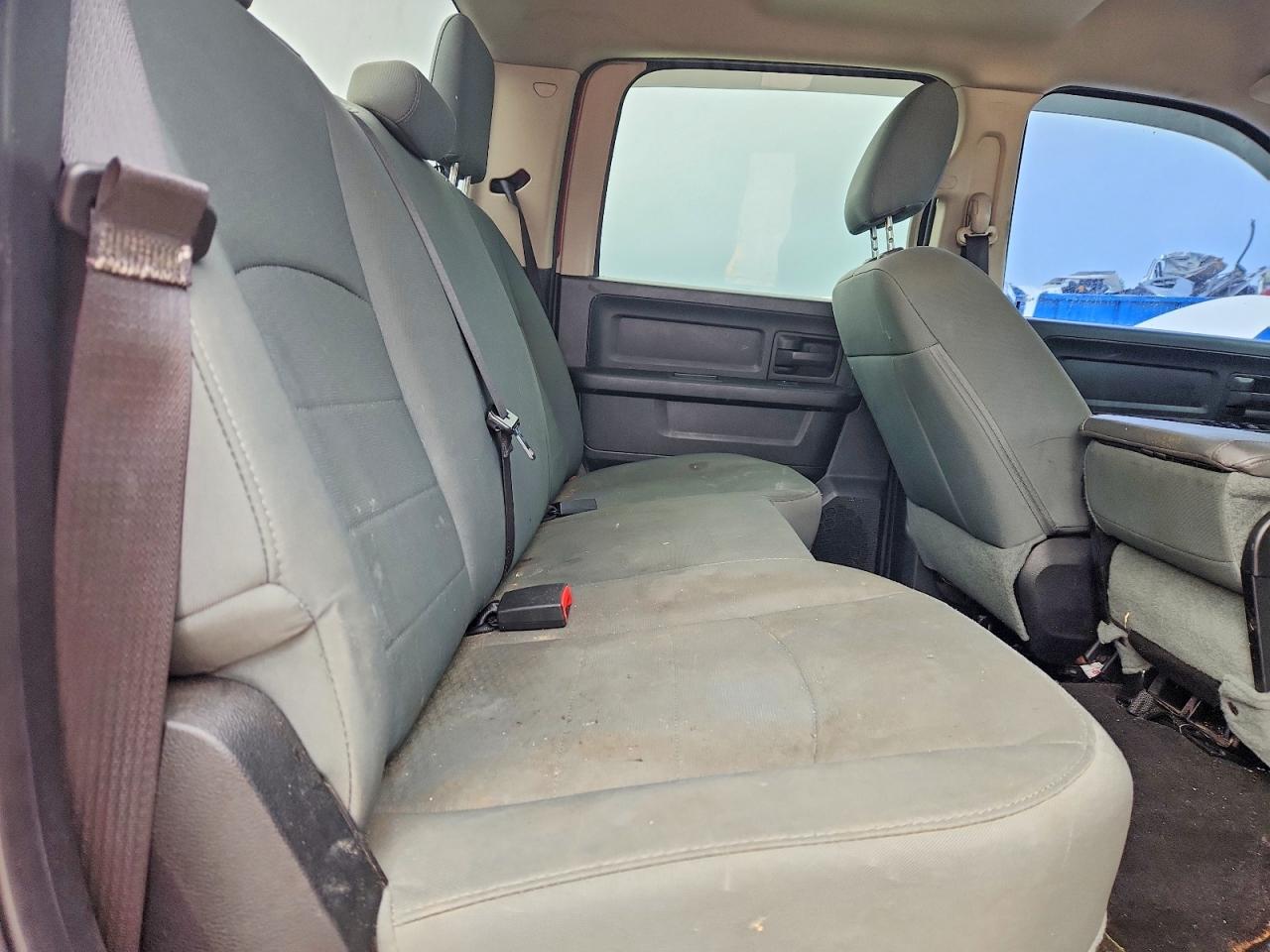 2015 Ram 1500 St Red vin: 1C6RR6KT9FS655012