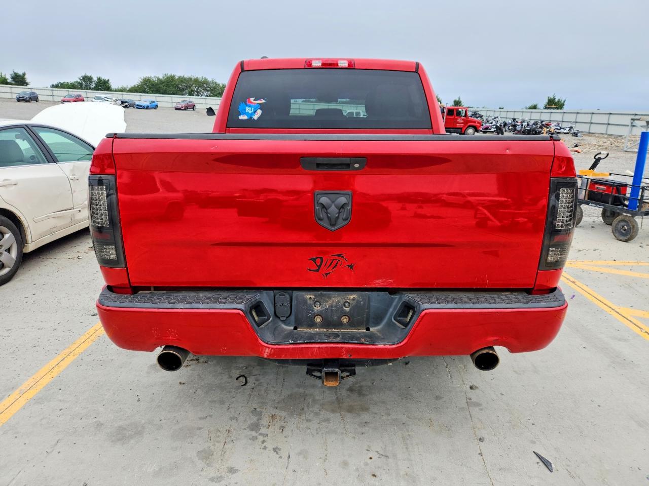 2015 Ram 1500 St Red vin: 1C6RR6KT9FS655012