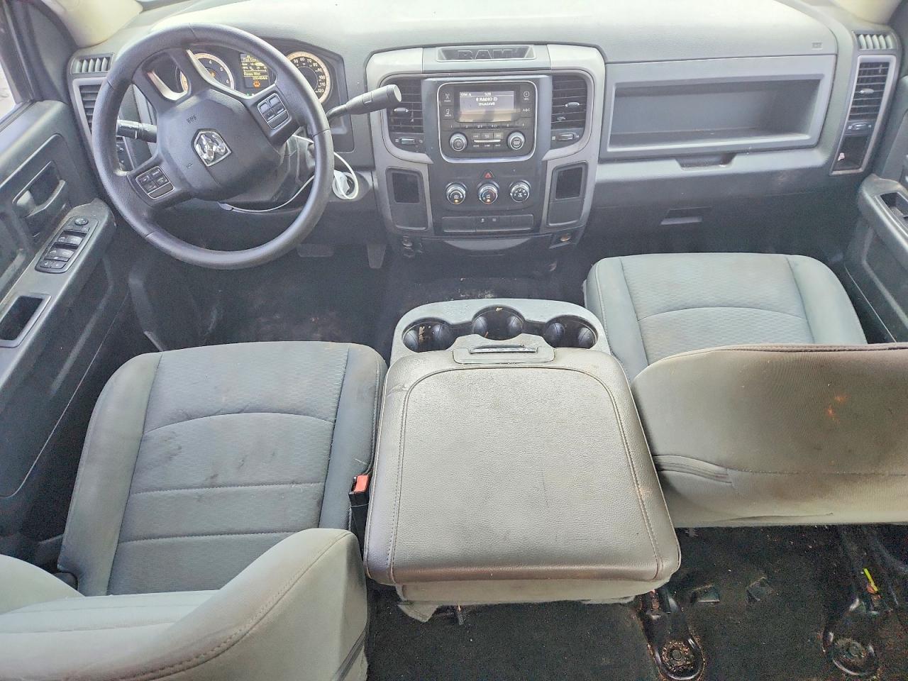 2015 Ram 1500 St Red vin: 1C6RR6KT9FS655012