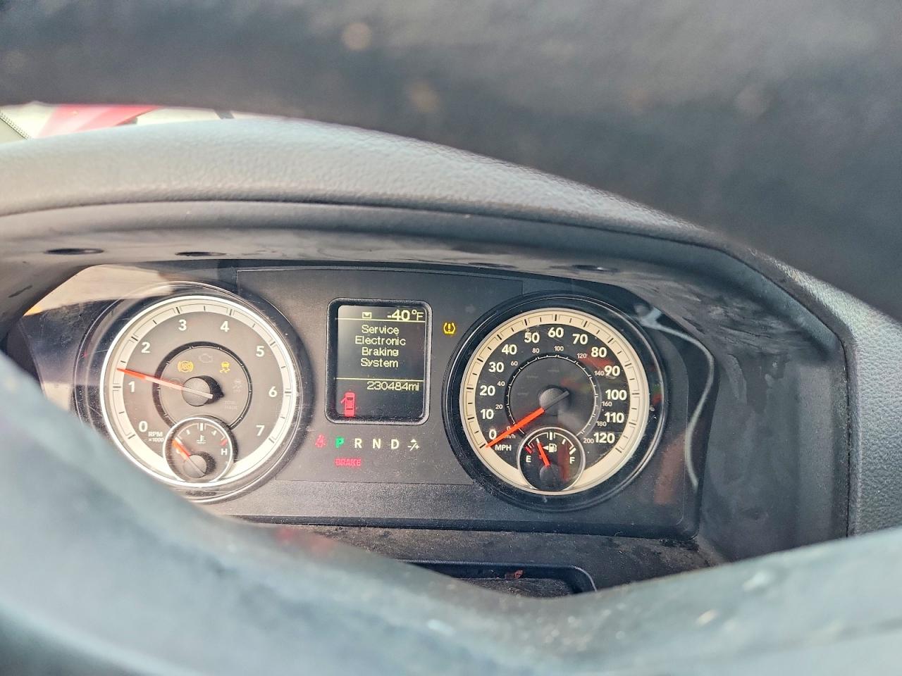 2015 Ram 1500 St Red vin: 1C6RR6KT9FS655012
