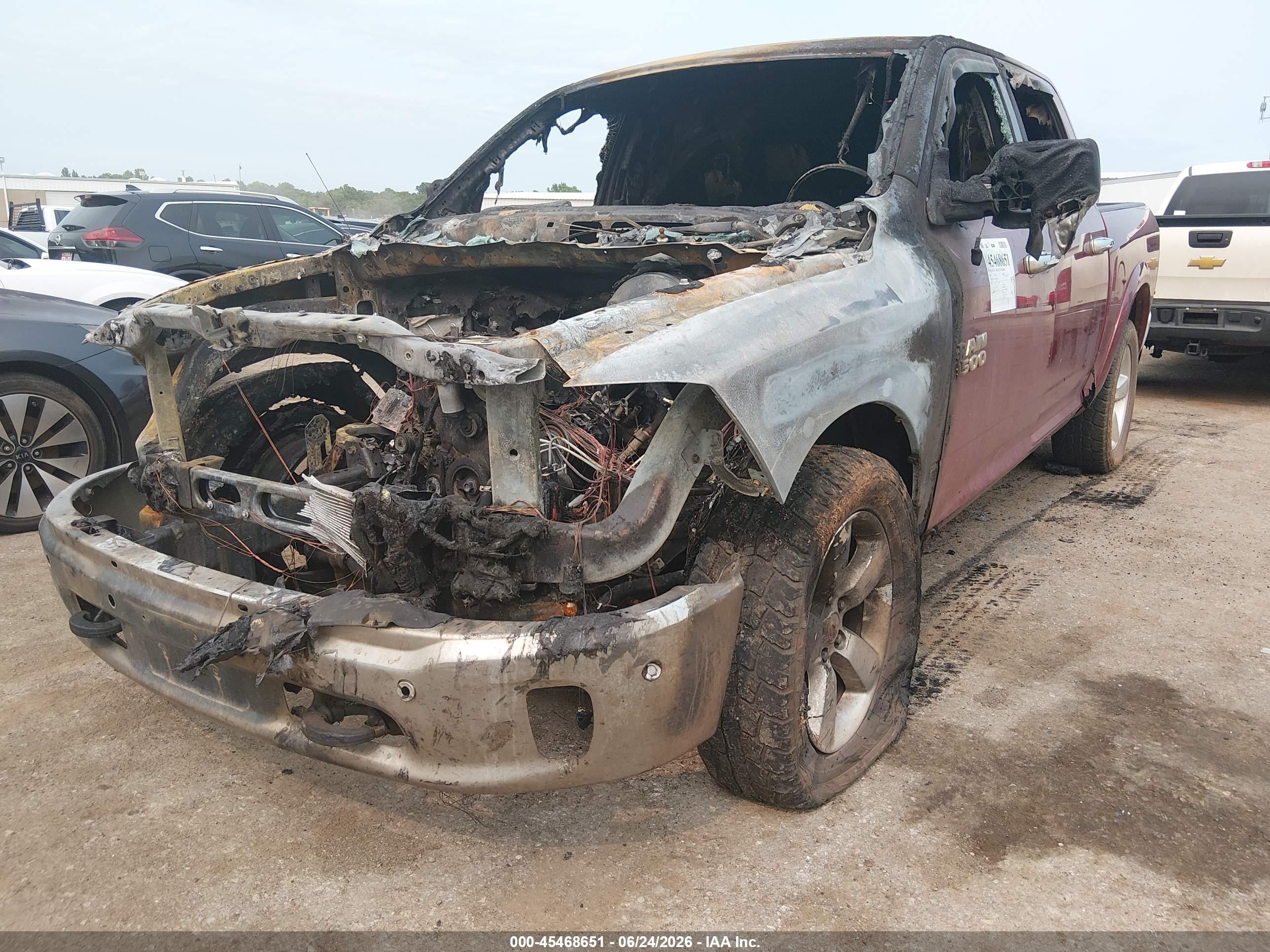 2015 Ram 1500 Outdoorsman Burgundy vin: 1C6RR6LG8FS630684