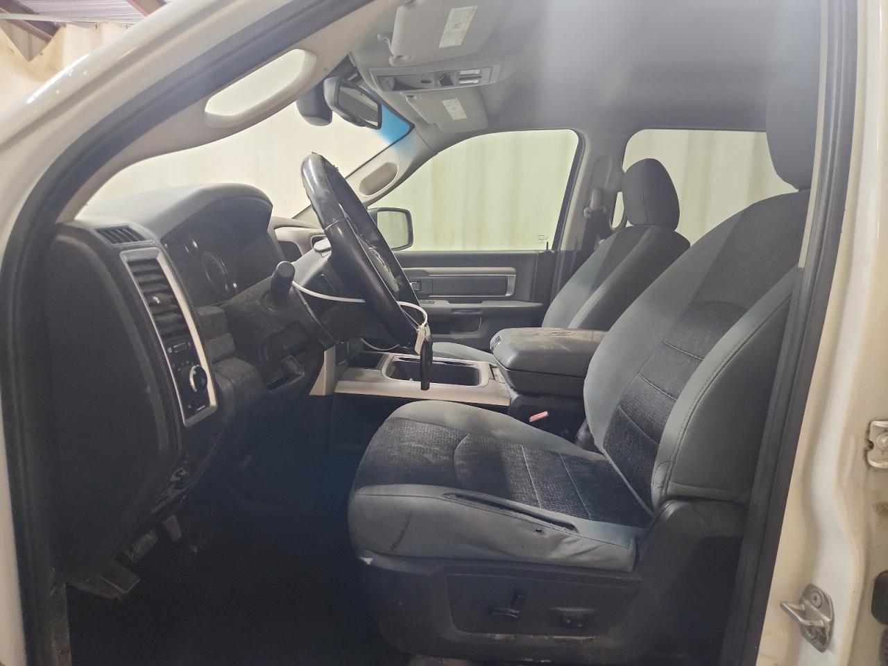 2019 Ram 1500 Classic Slt White vin: 1C6RR6LT2KS627058 Damage: Left Front Seat Cushion, Torn, > 12 Inches